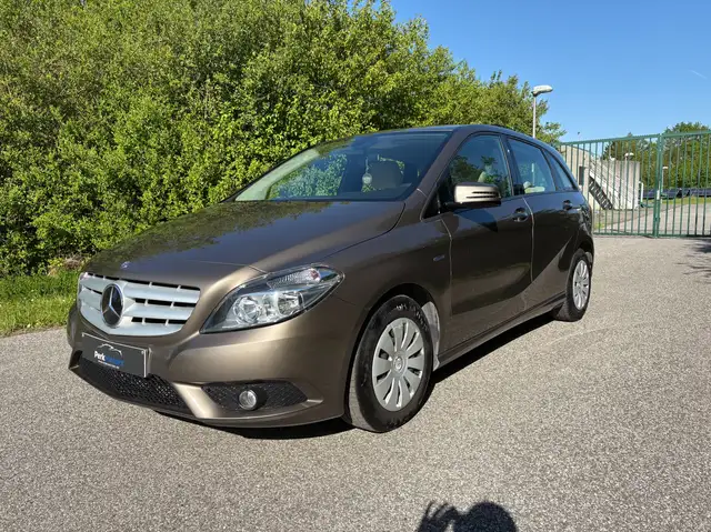 Mercedes-Benz B 180 B 180 Automaat - Garantie / Leder / Ohb / Navigatie / Cruise
