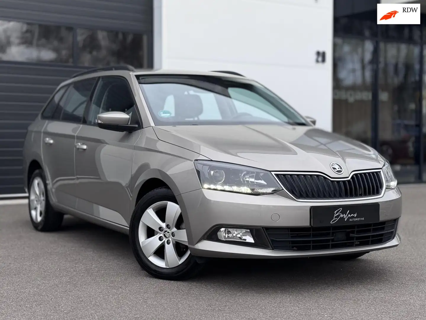 Skoda Fabia Combi 1.2 TSI Comfort Dealer ondh | Nwe APK |PDC Gris - 1