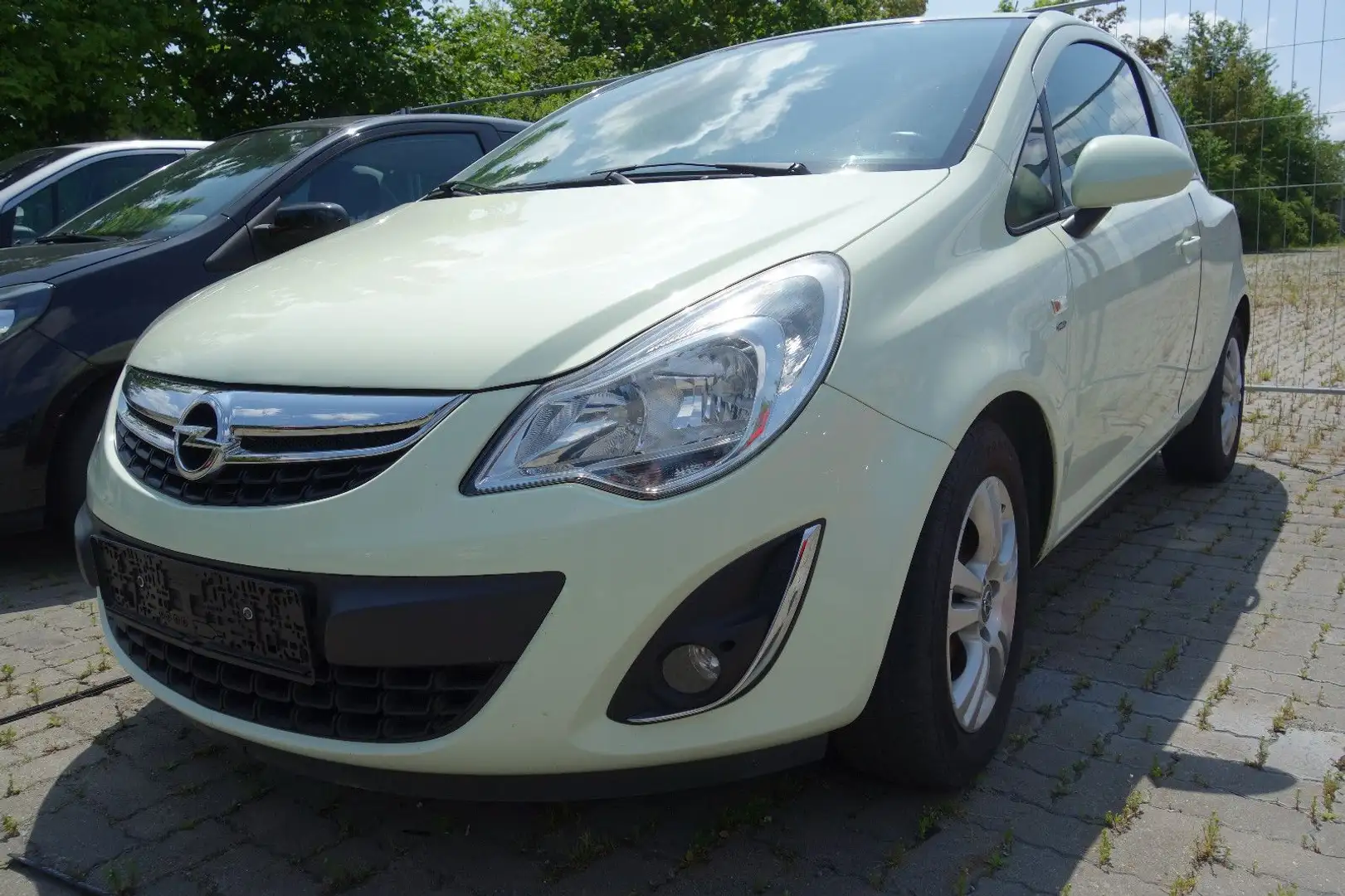Opel Corsa D Satellite Weiß - 1