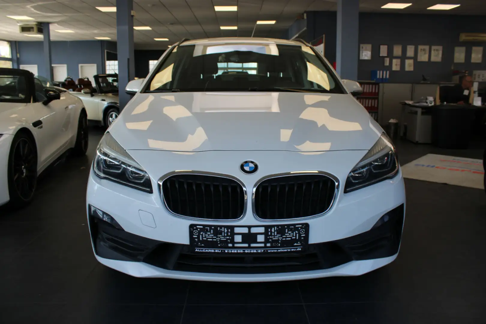 BMW 218 Advantage Weiß - 2