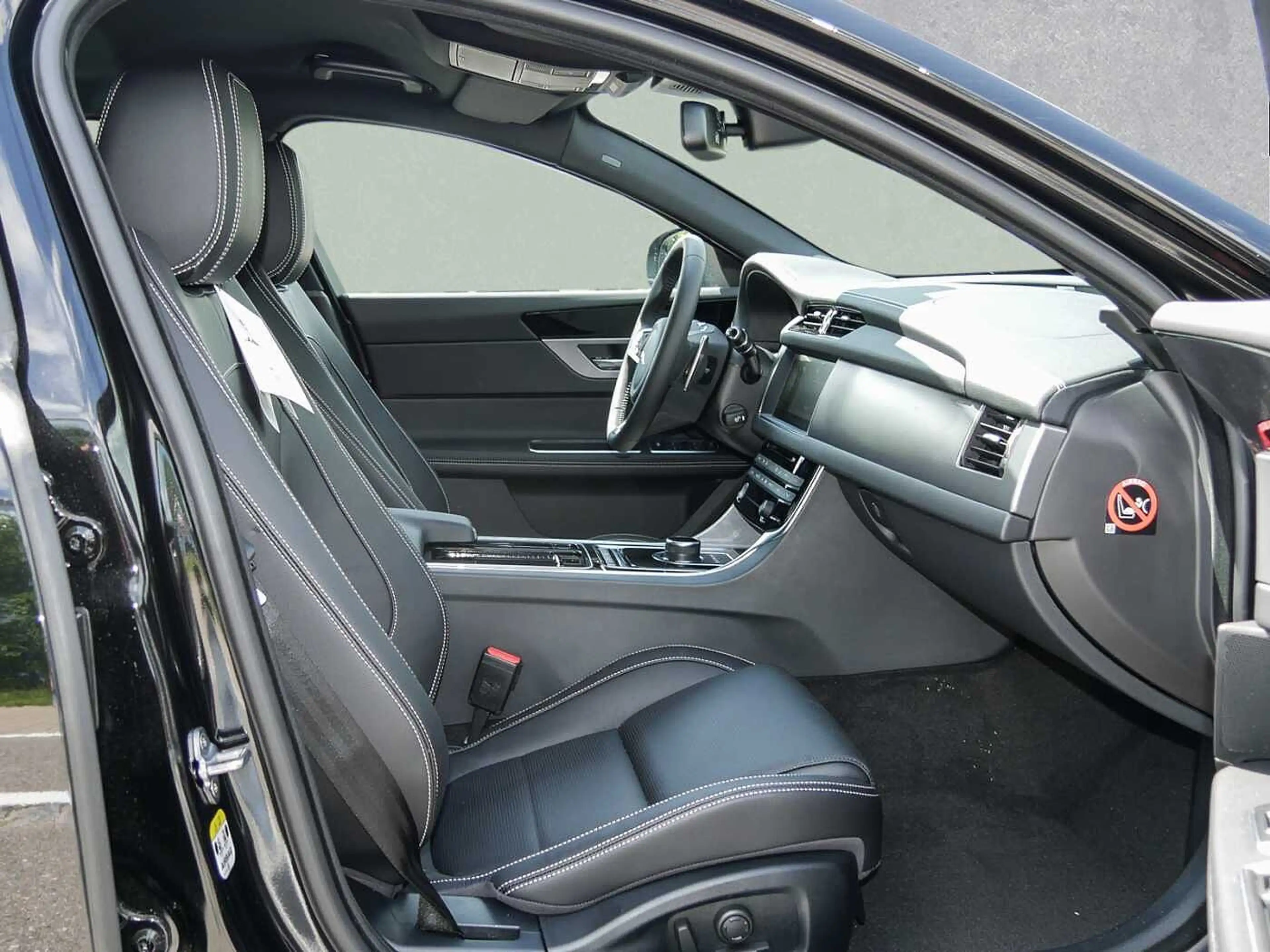 Jaguar XF 20d Aut. R-Sport Ingenium Edition — photo 3