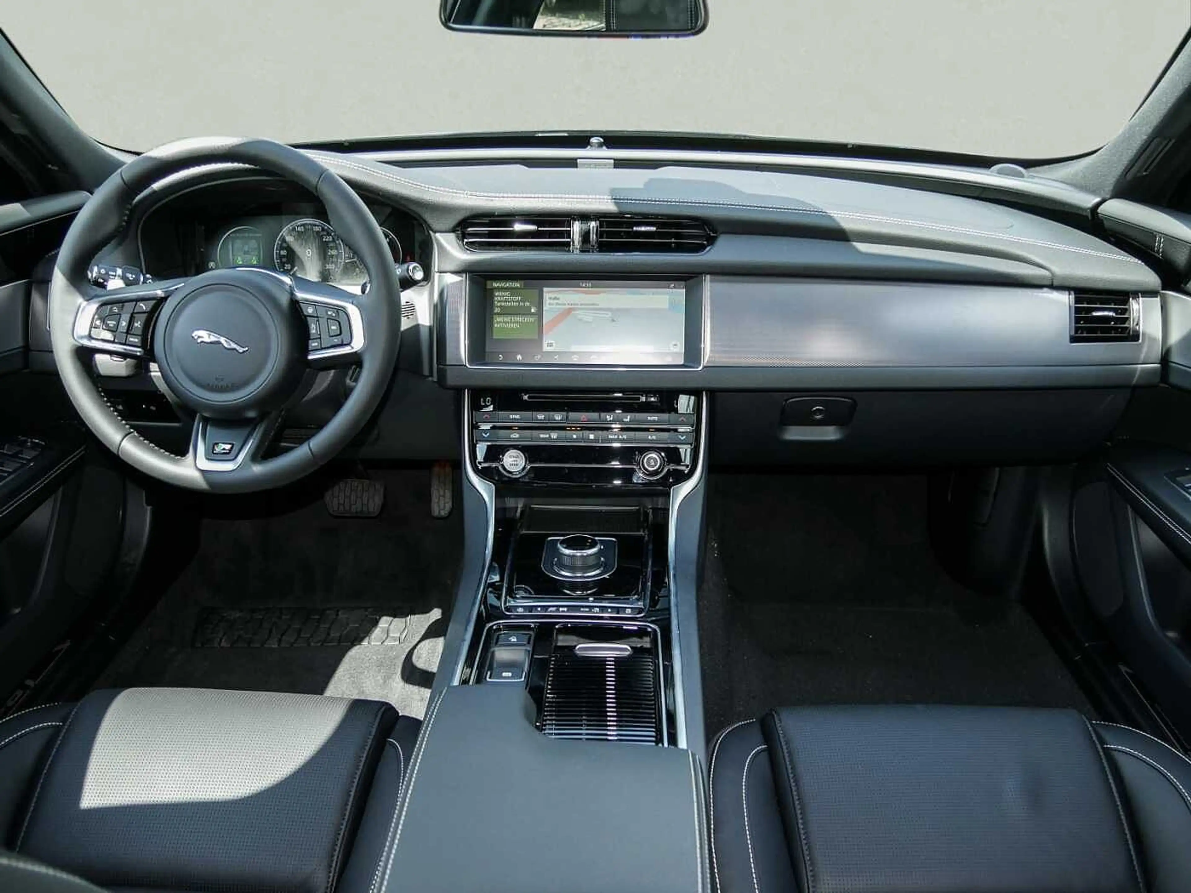 Jaguar XF 20d Aut. R-Sport Ingenium Edition — photo 4
