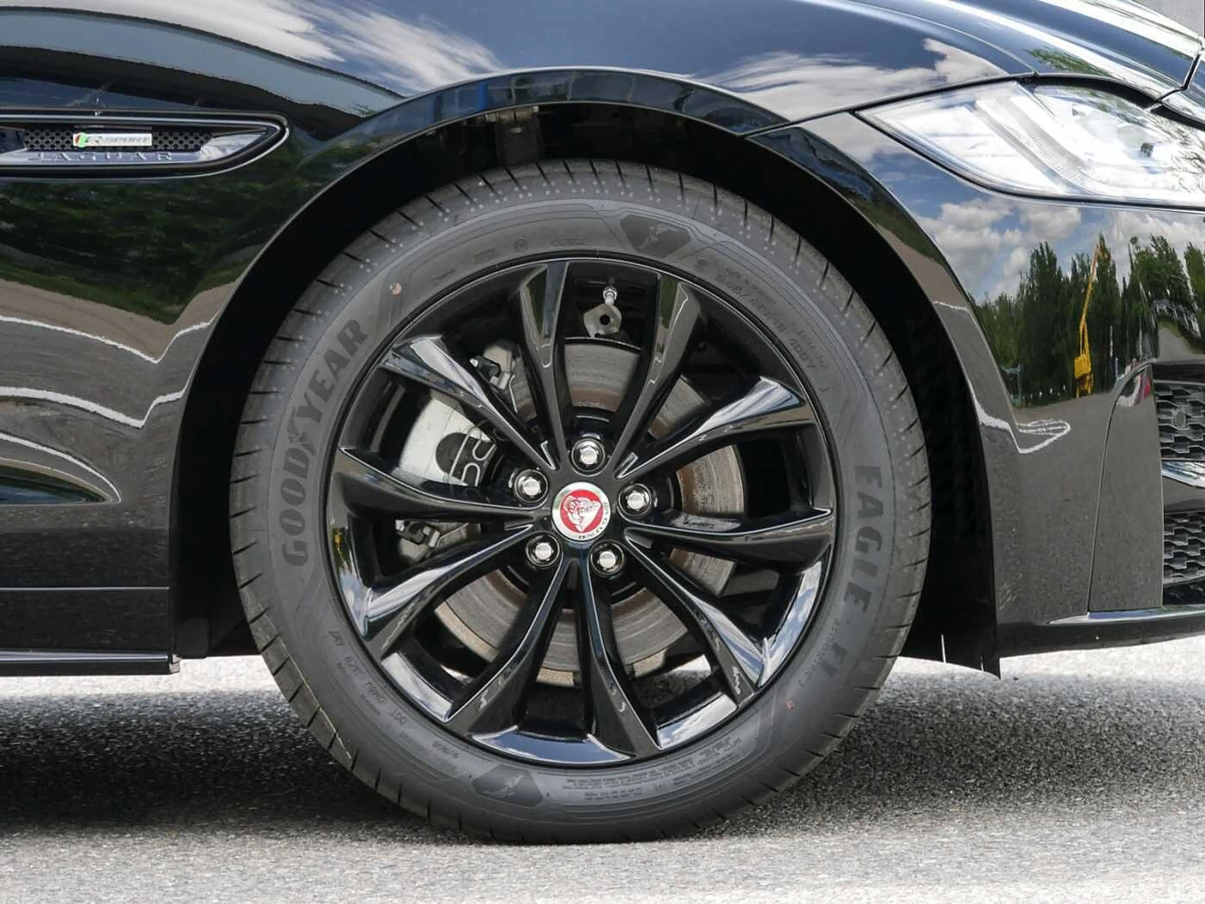 Jaguar XF 20d Aut. R-Sport Ingenium Edition — photo 9