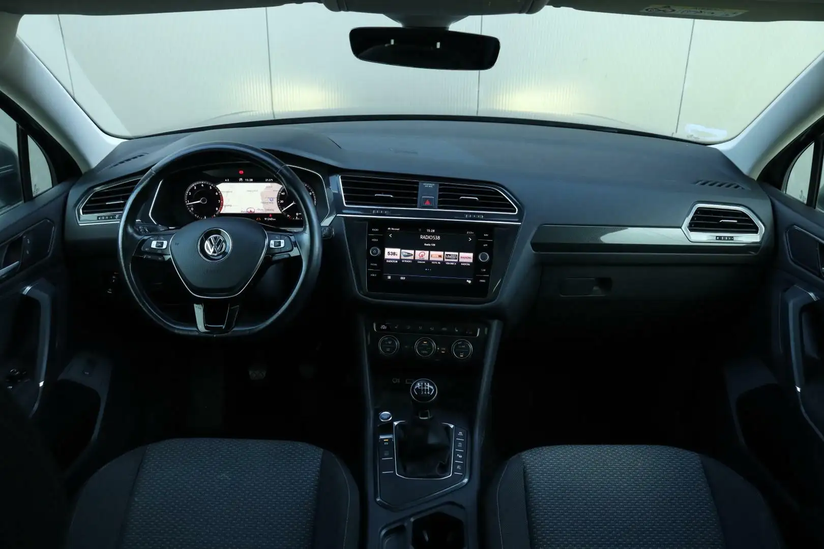 Volkswagen Tiguan Allspace 1.4 TSI / 7 Persoons / LED / 150PK / Pano / Virtua Grau - 2