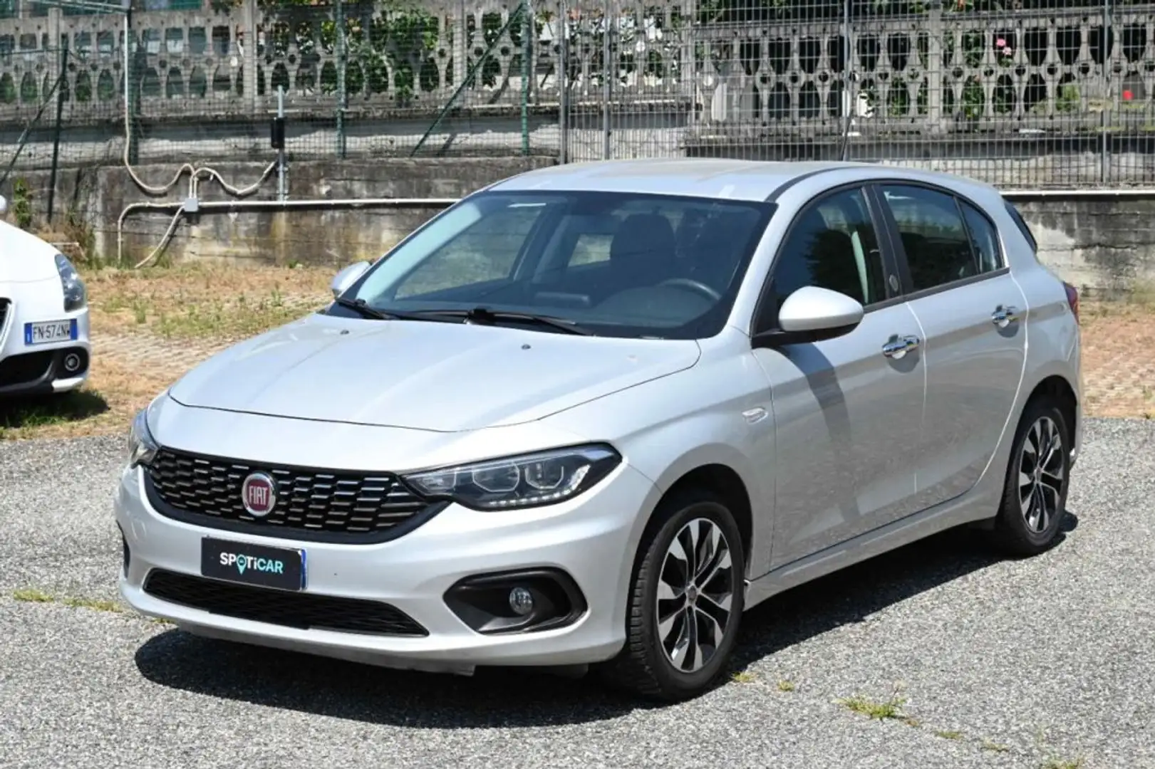 Fiat Tipo 1.3 Mjt S&S 5 porte Business Grigio - 1