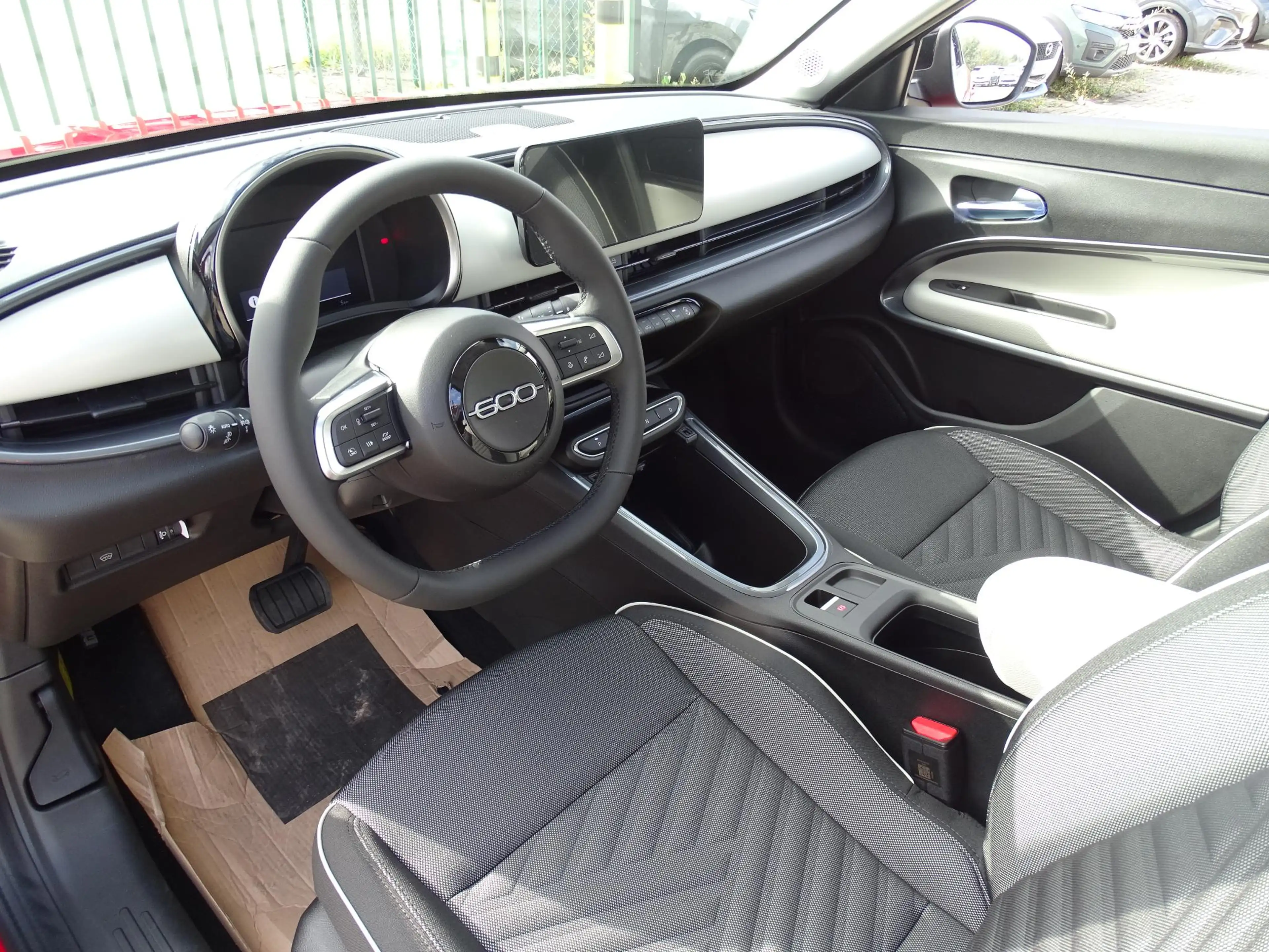 Fiat 600 1.2 Hybrid 145cv DCT La Prima - Red Edition — photo 12
