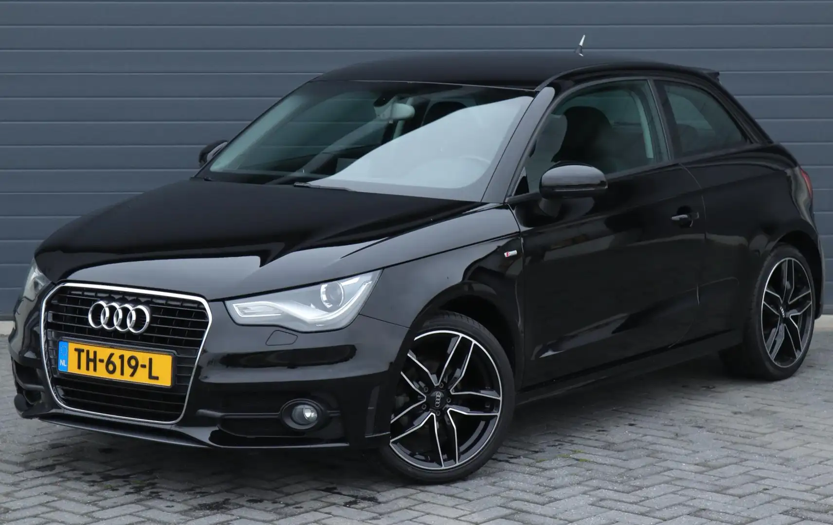 Audi A1 1.2 TFSI Attraction Pro Line Business Noir - 2