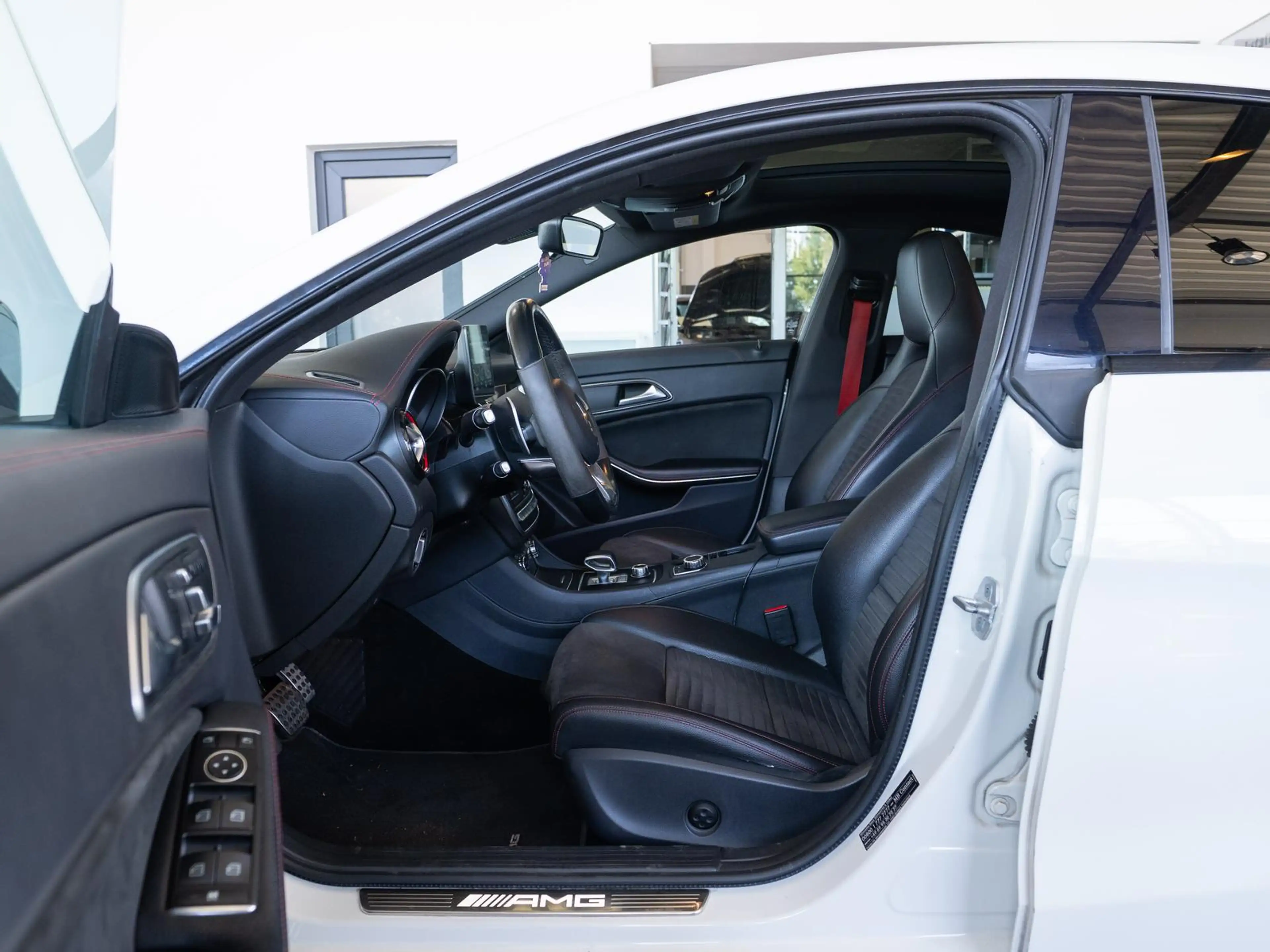Mercedes-Benz CLA 45 AMG *1.HAND*SPORT-ABGAS*PANO*NIGHT*RFK* — photo 9