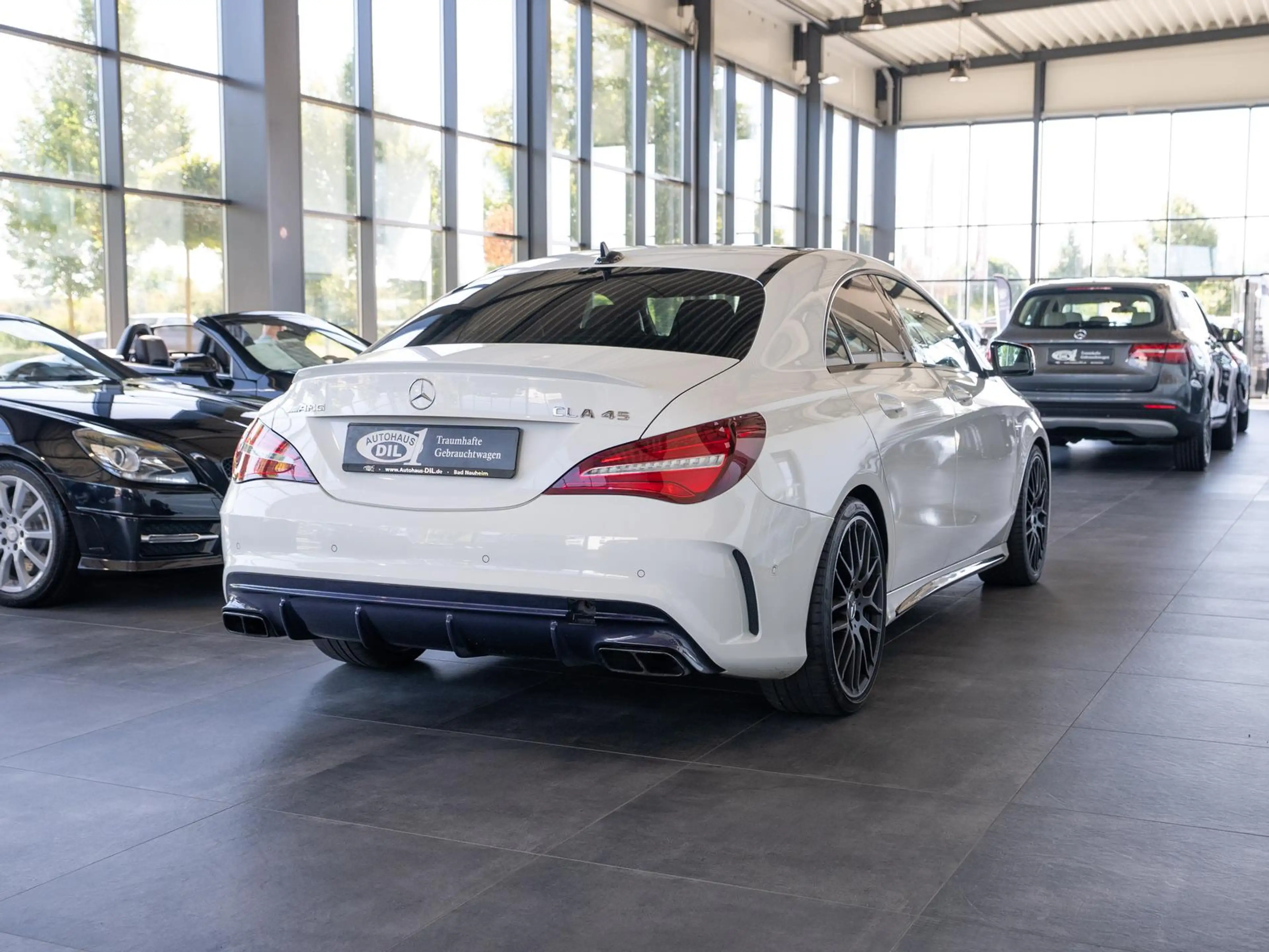 Mercedes-Benz CLA 45 AMG *1.HAND*SPORT-ABGAS*PANO*NIGHT*RFK* — photo 6