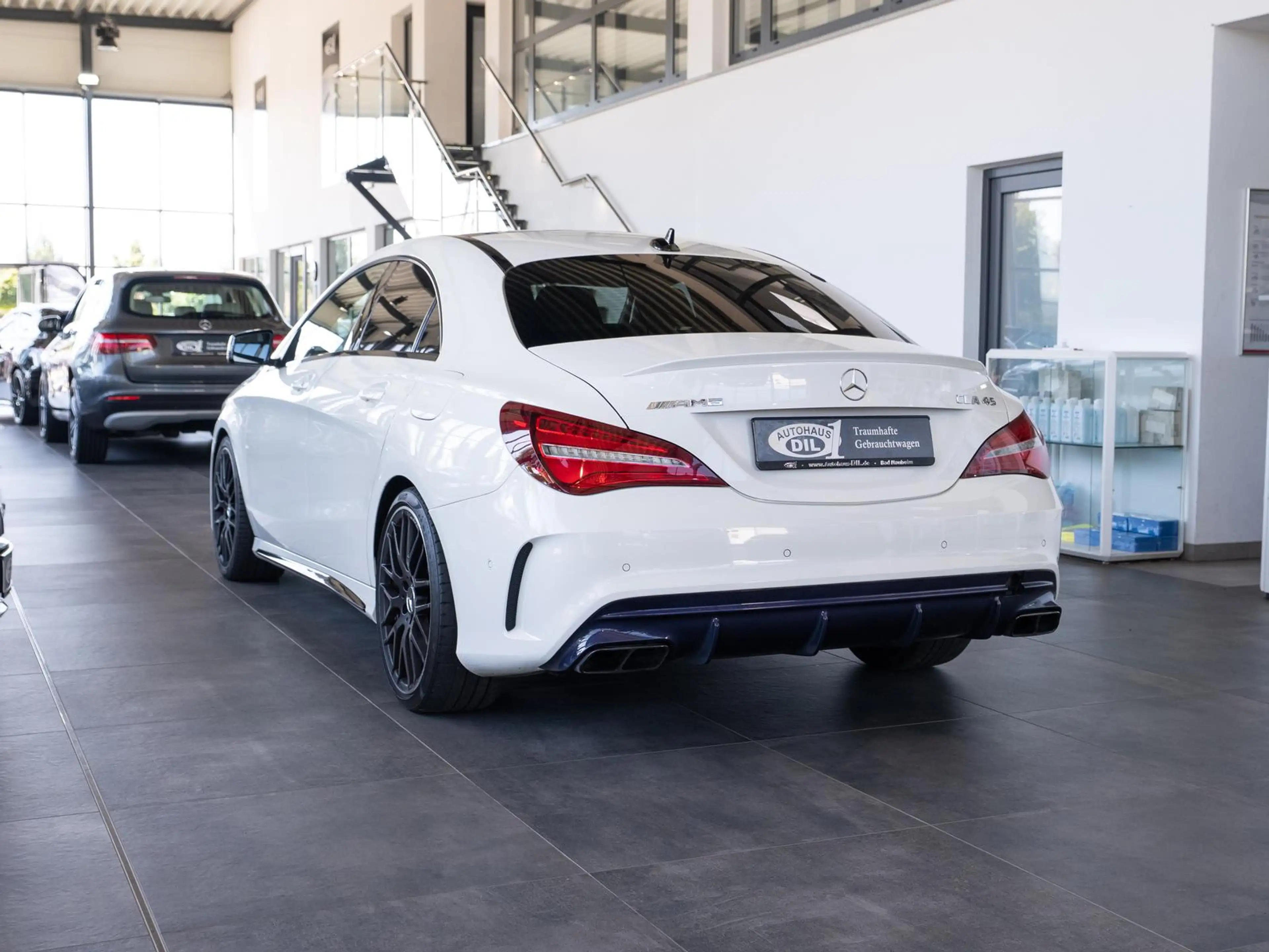 Mercedes-Benz CLA 45 AMG *1.HAND*SPORT-ABGAS*PANO*NIGHT*RFK* — photo 5