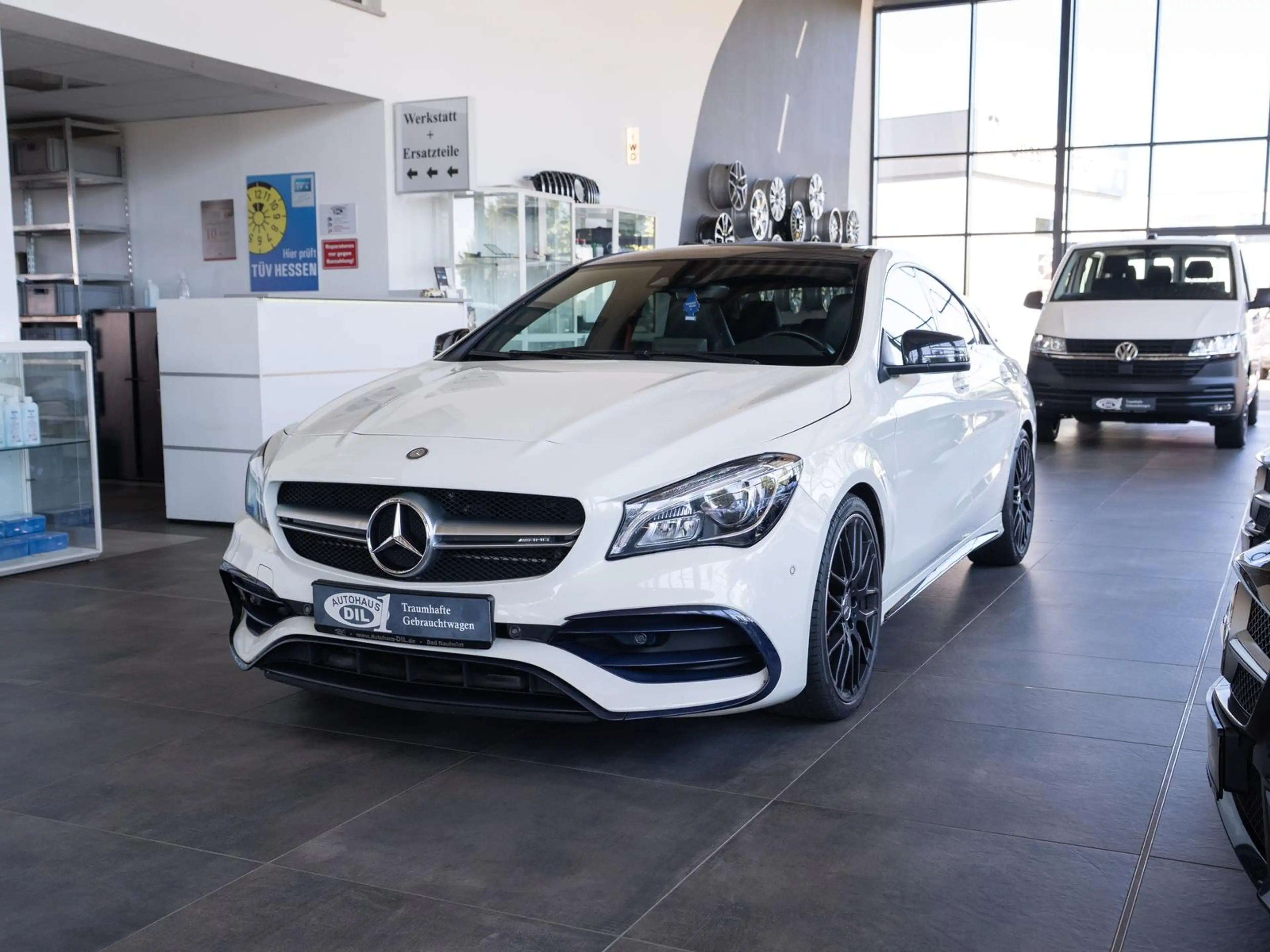 Mercedes-Benz CLA 45 AMG *1.HAND*SPORT-ABGAS*PANO*NIGHT*RFK* — photo 3