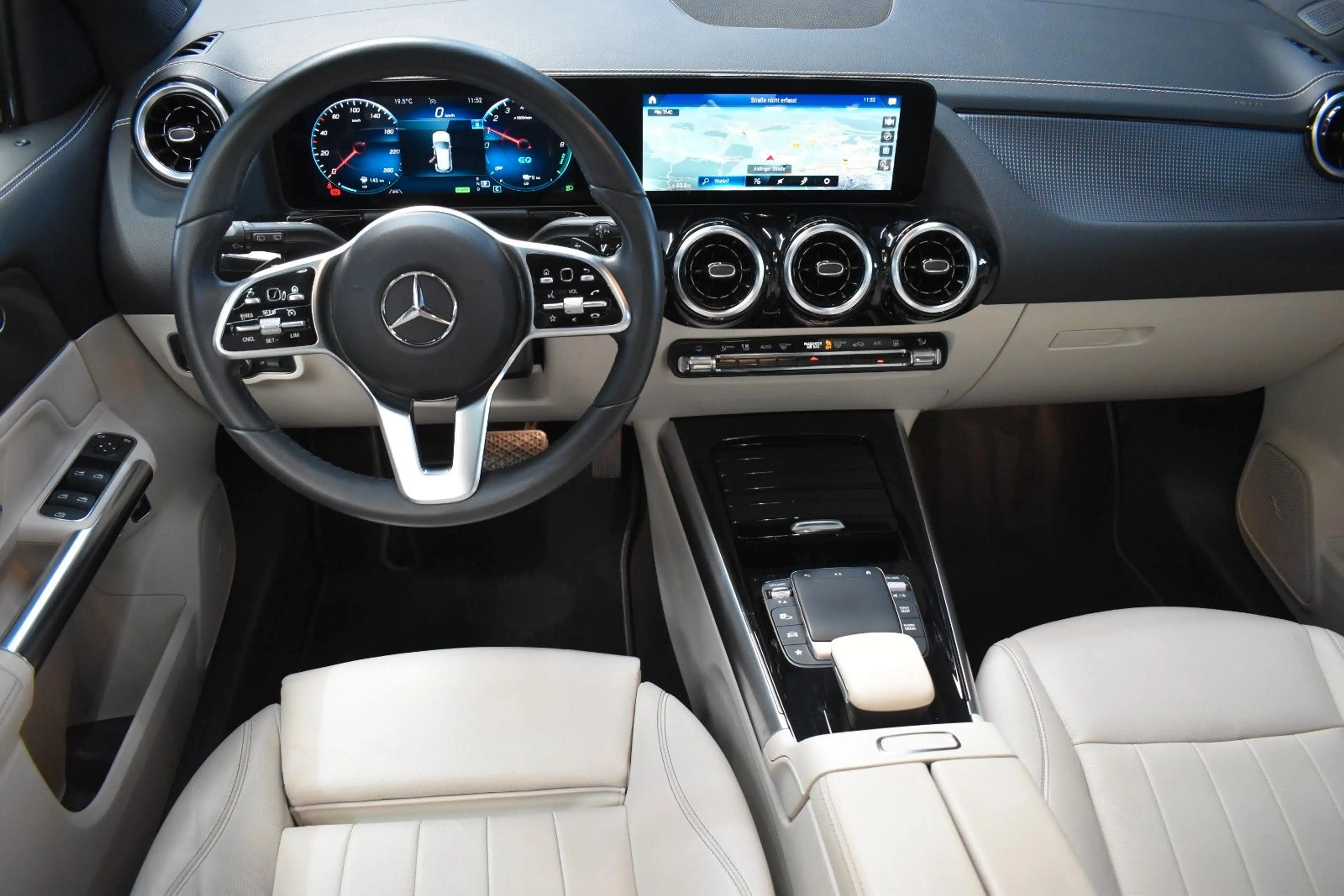 Mercedes-Benz GLA 250 e*PANORAMA*LEDER*AHK*LED HIGH*KESSY* — photo 2