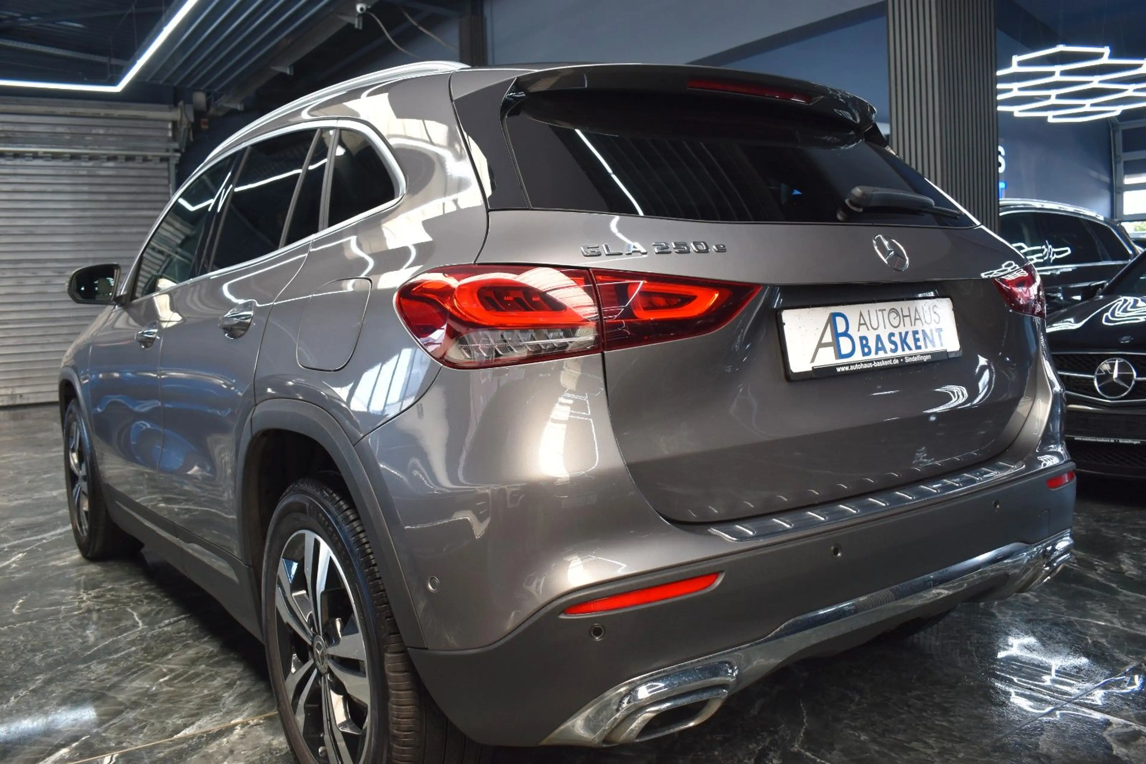 Mercedes-Benz GLA 250 e*PANORAMA*LEDER*AHK*LED HIGH*KESSY* — photo 6