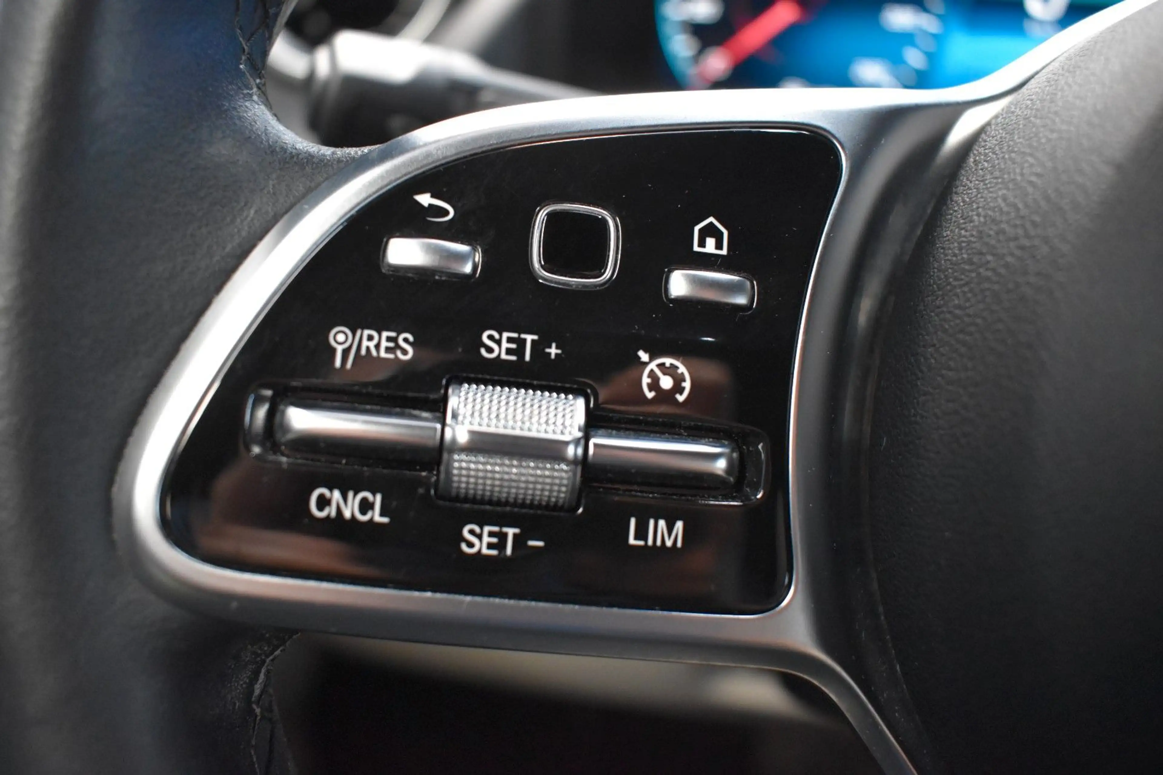 Mercedes-Benz GLA 250 e*PANORAMA*LEDER*AHK*LED HIGH*KESSY* — photo 15