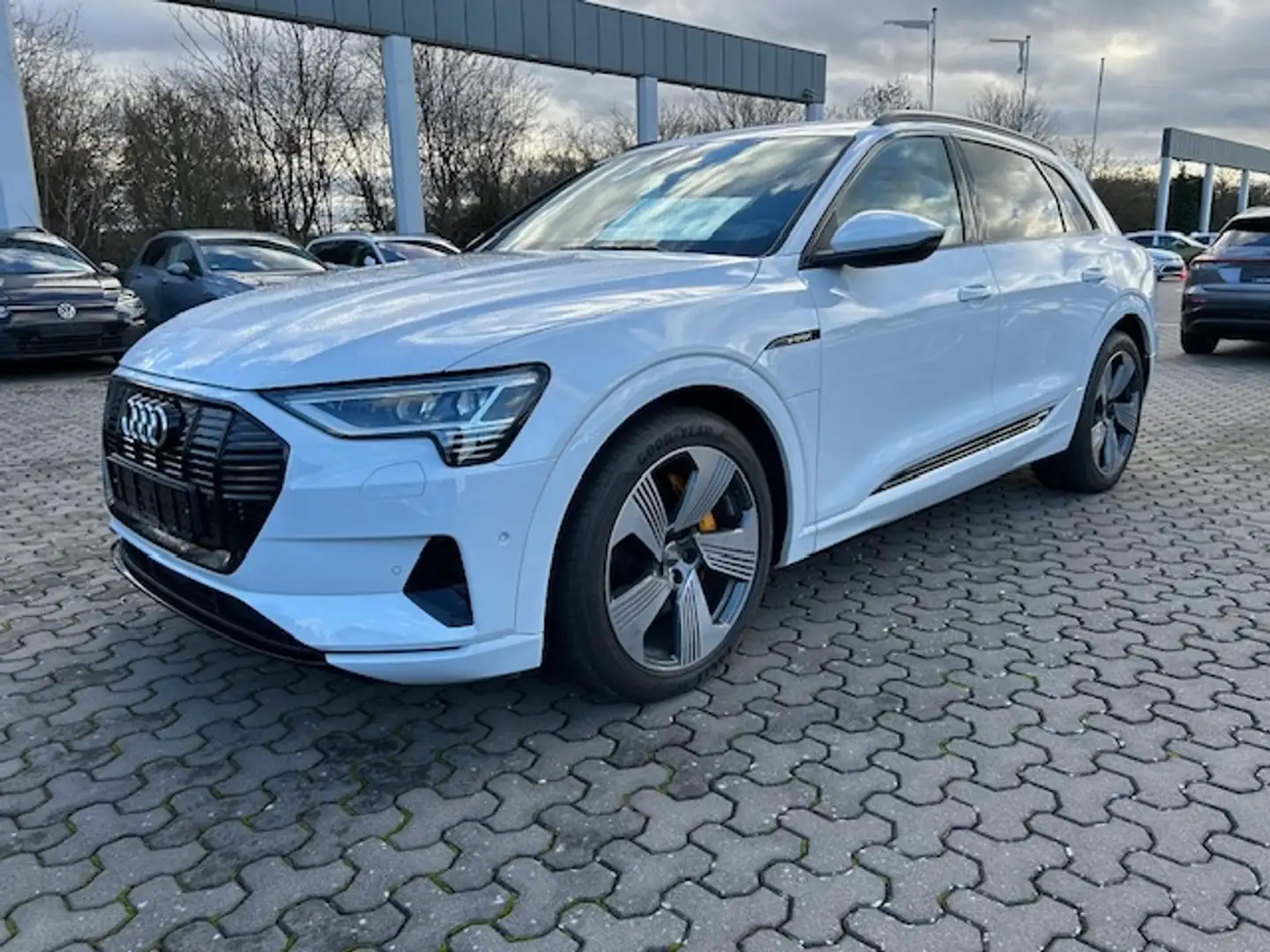 Audi e-tron 55 "advanced", NP: 109.000 € White - 2