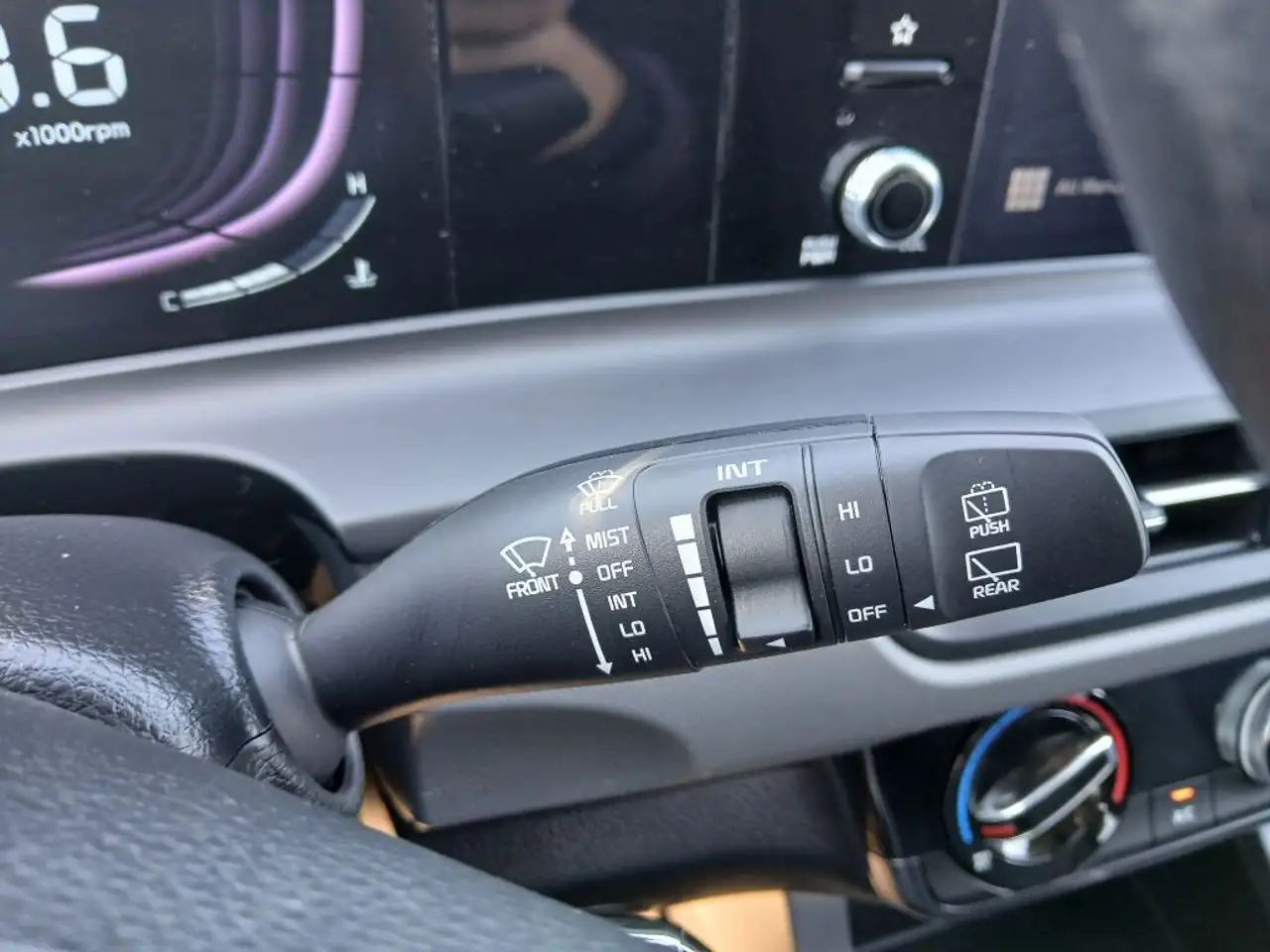 Kia Seltos снимка Kia Seltos