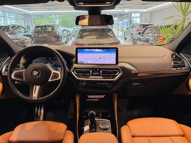 BMW X4 view 11