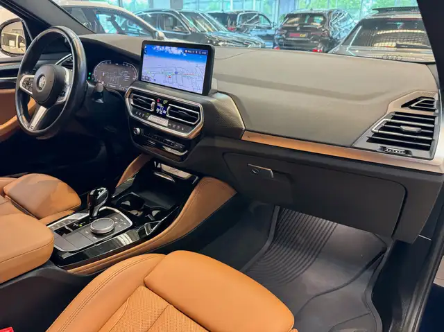 BMW X4 view 13