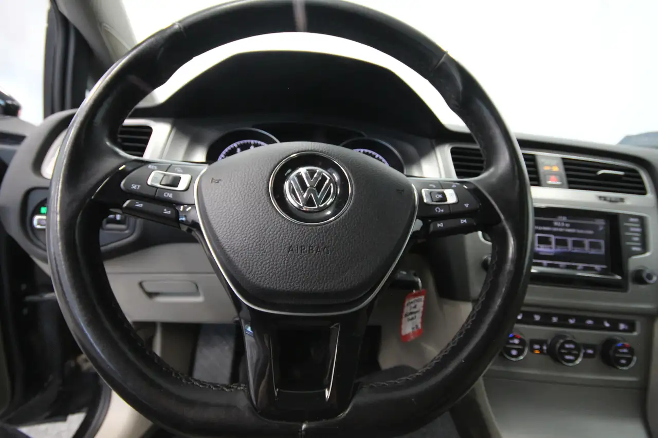 Volkswagen Golf снимка Volkswagen Golf