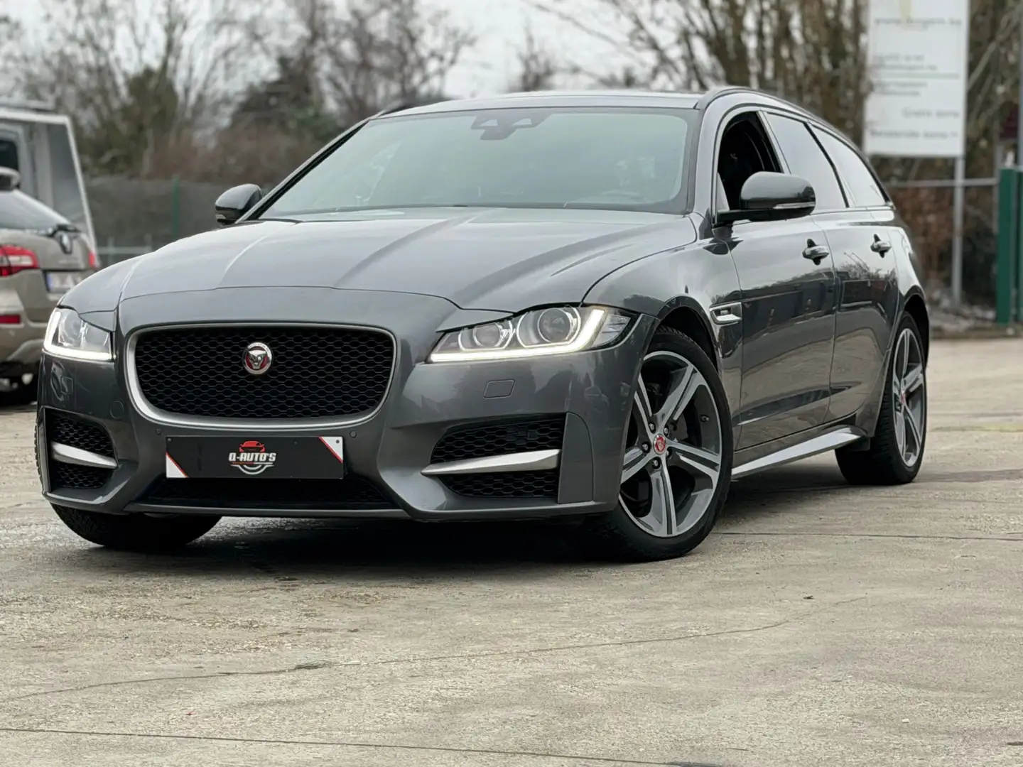 Jaguar XF XF 25t Sportbrake R-Sport-Pano-HUD-Leder-Full Noir - 2