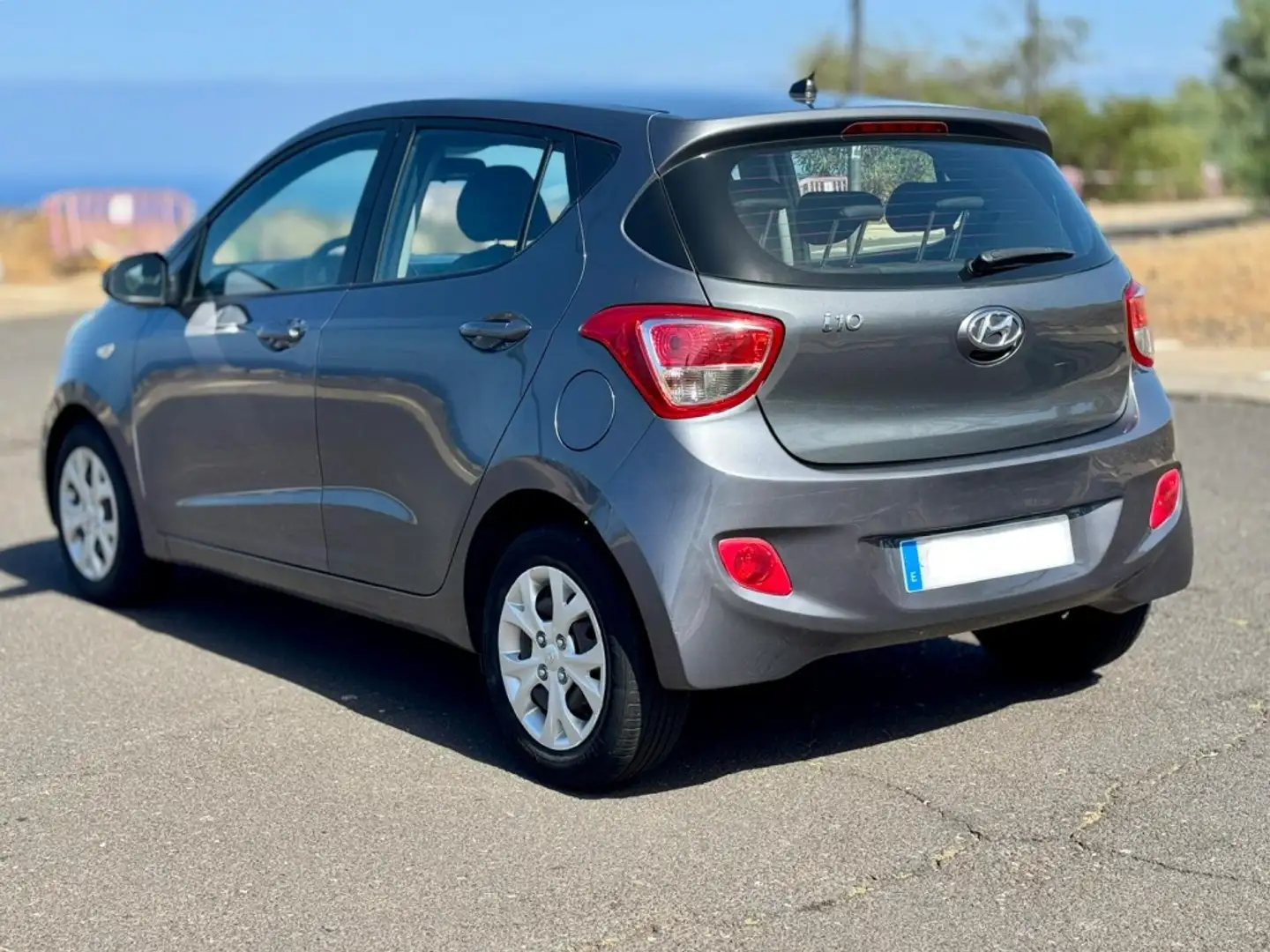 Hyundai i10 1.0 Essence Gris - 2