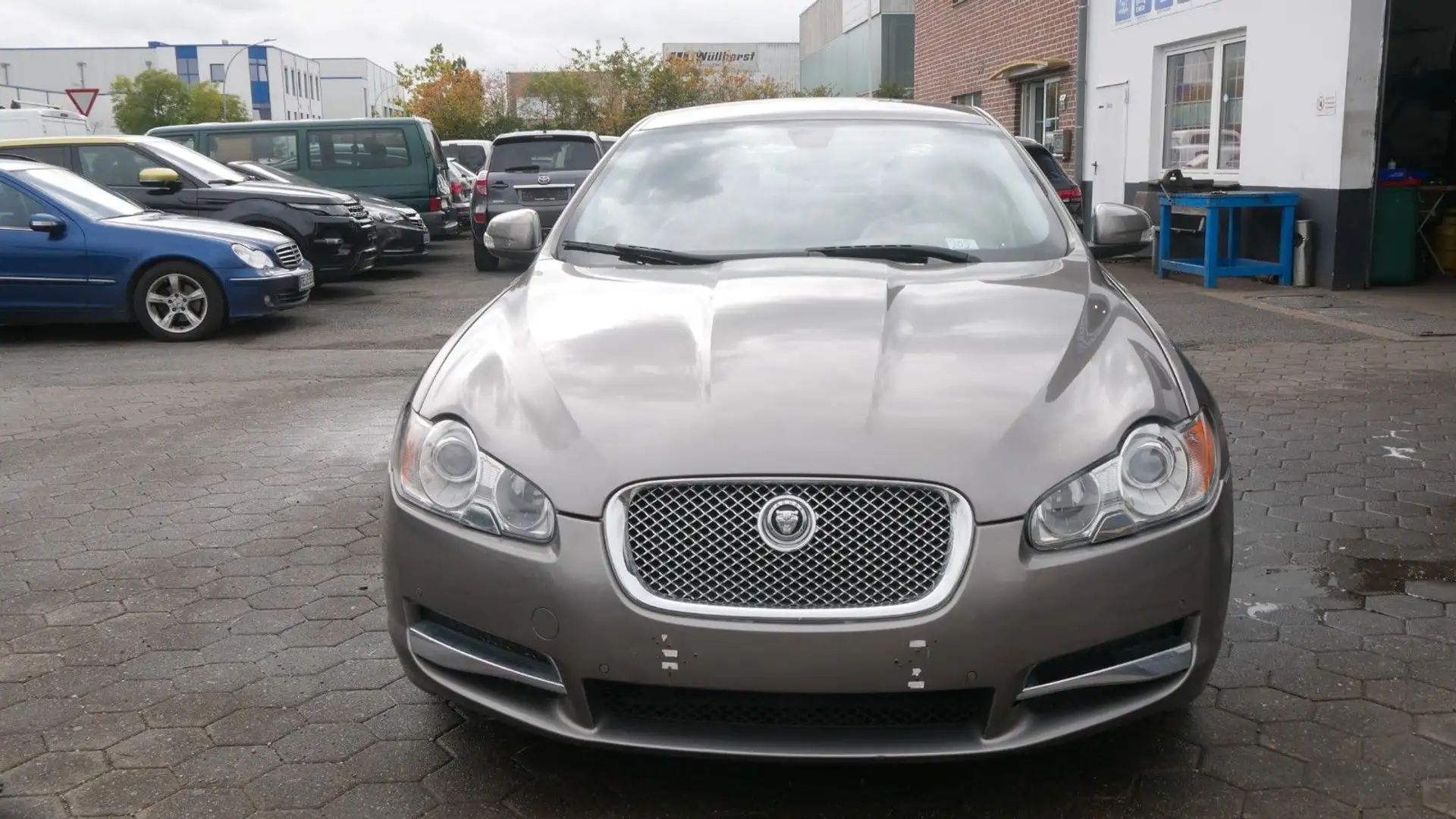 Jaguar XF 3.0 V6 Premium Luxury Grau - 2
