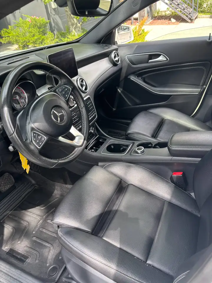Mercedes-Benz GLA снимка Mercedes-Benz GLA
