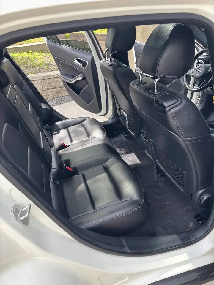 Mercedes-Benz GLA снимка Mercedes-Benz GLA
