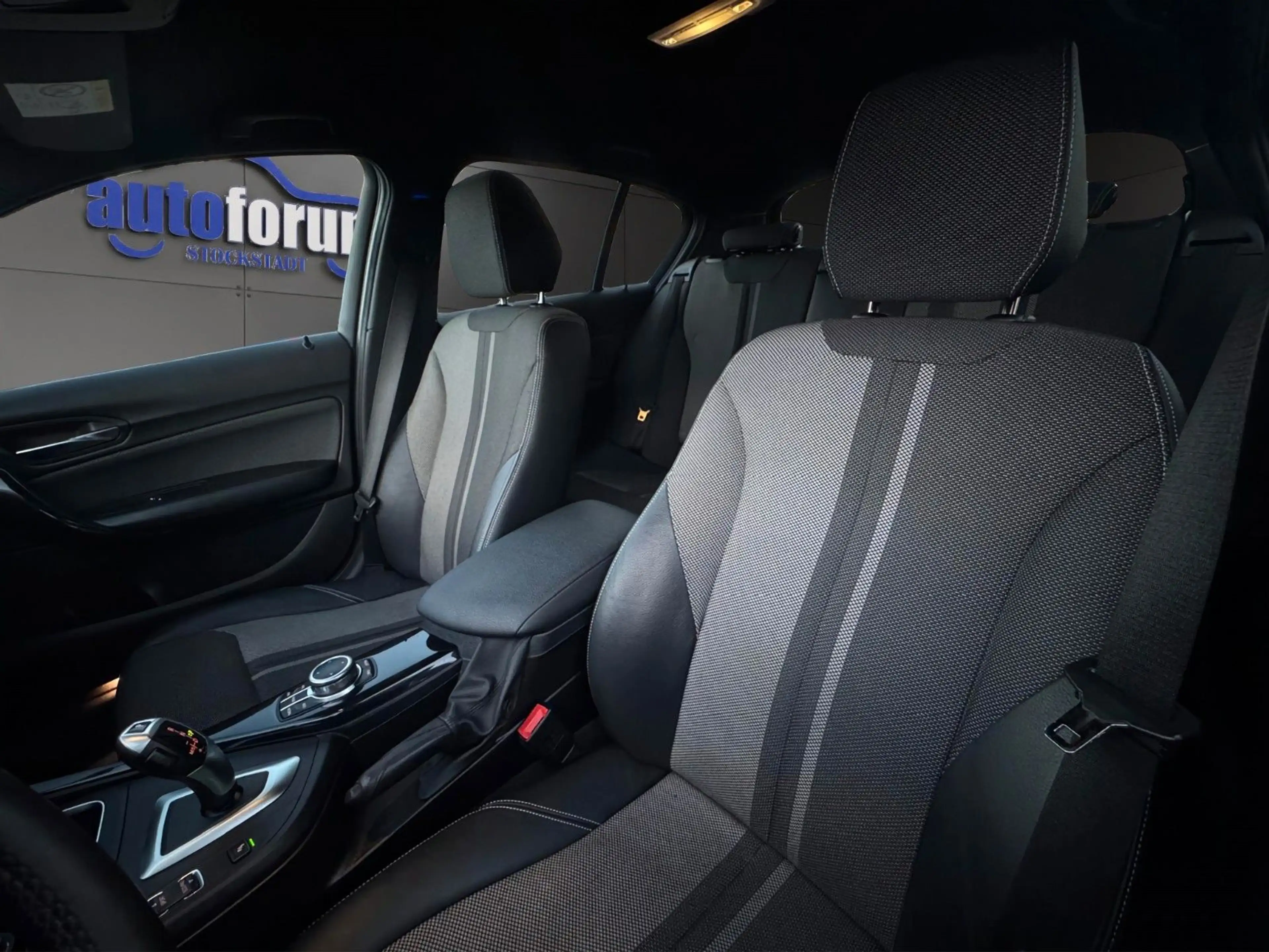 BMW 118 i Urban Line NAVI°LED°KAMERA°SHZ°KEYLESS — photo 11
