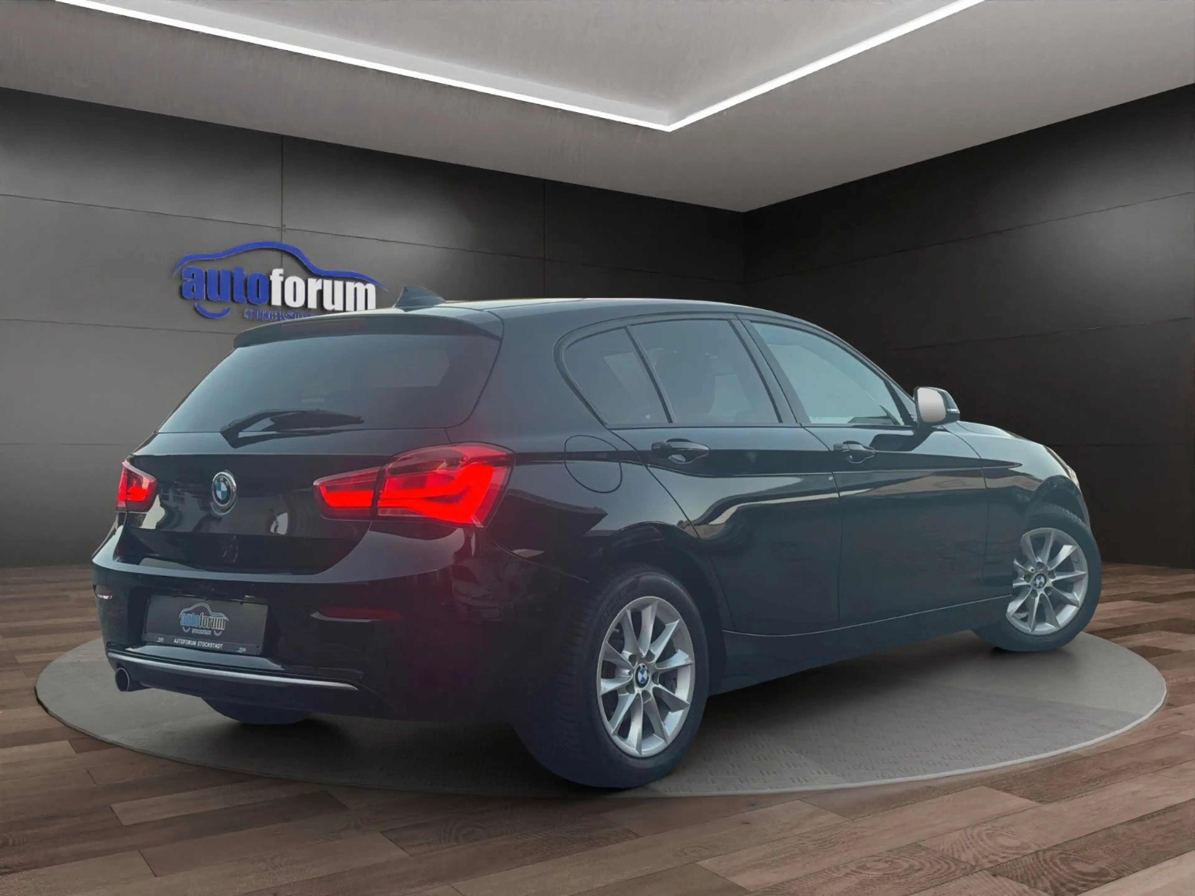 BMW 118 i Urban Line NAVI°LED°KAMERA°SHZ°KEYLESS — photo 4