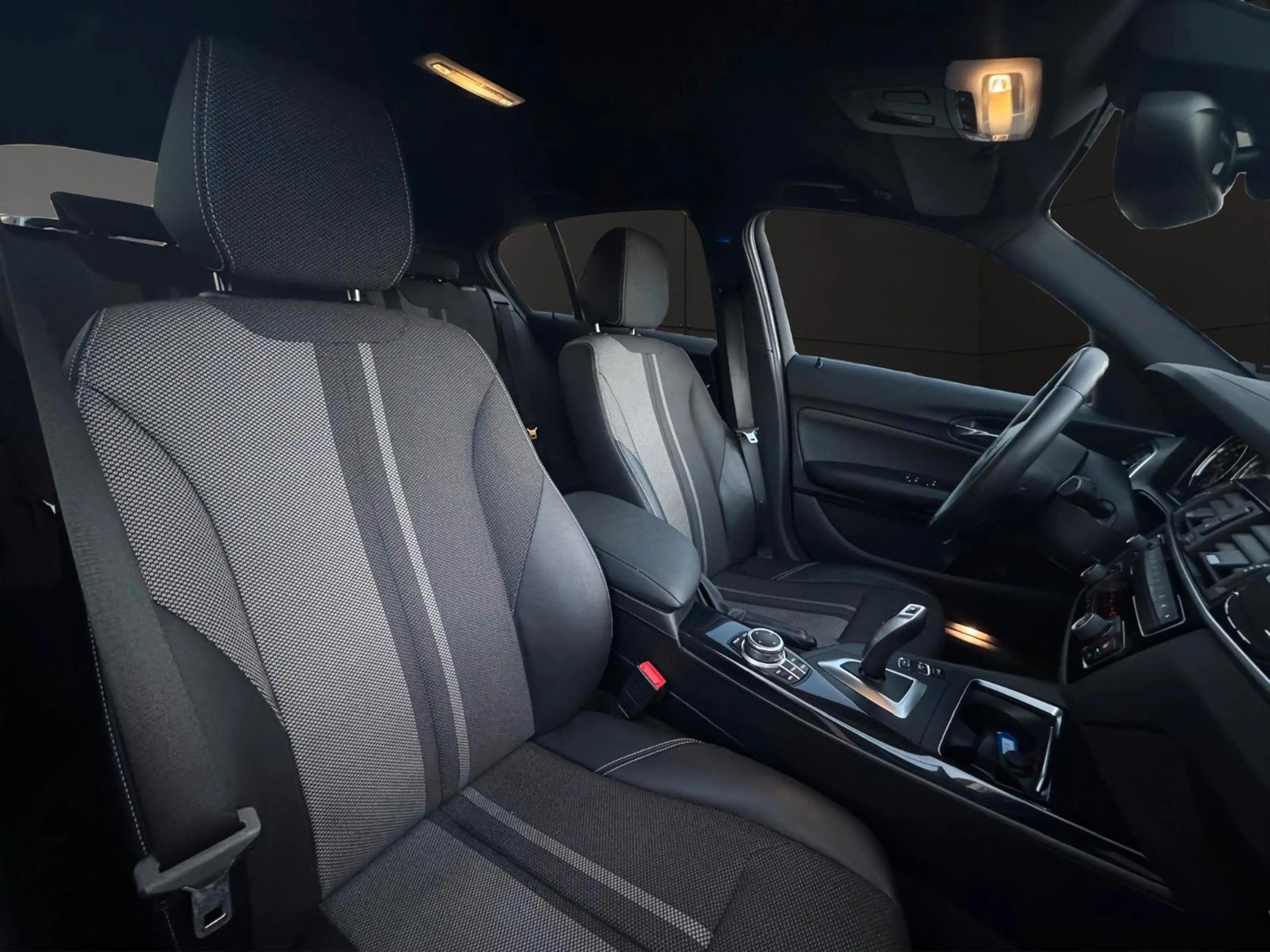 BMW 118 i Urban Line NAVI°LED°KAMERA°SHZ°KEYLESS — photo 12