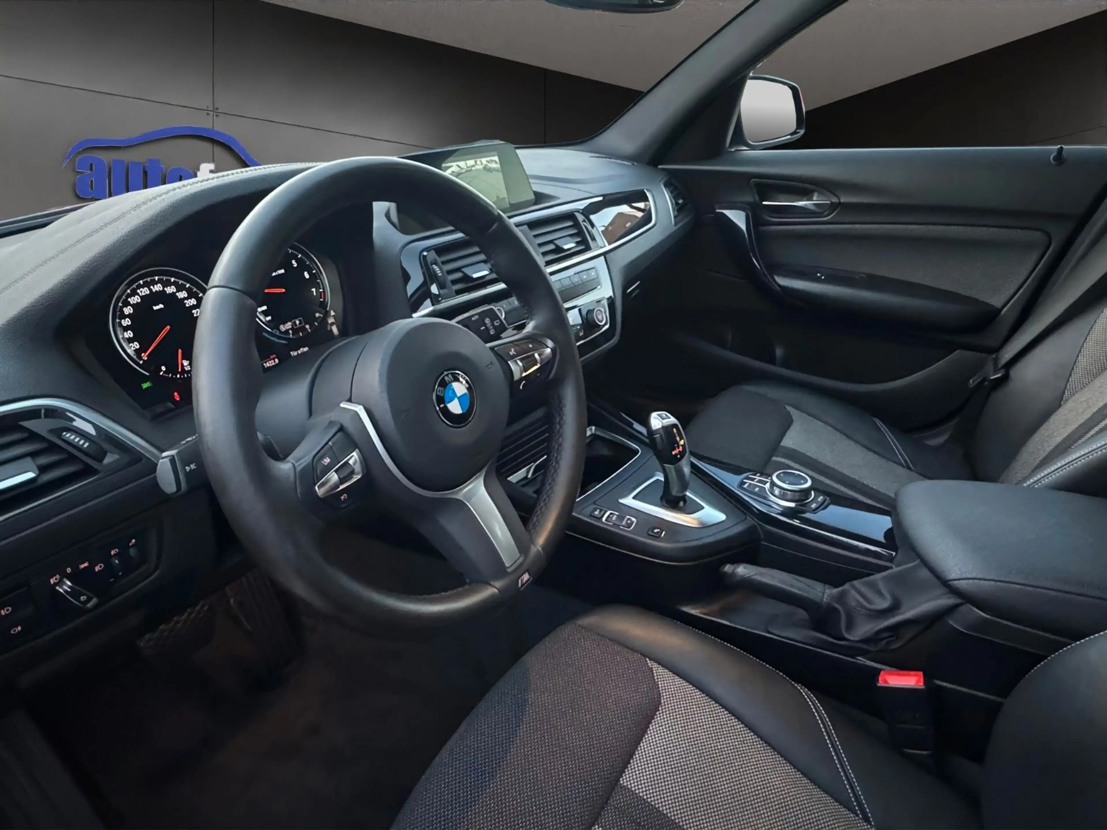 BMW 118 i Urban Line NAVI°LED°KAMERA°SHZ°KEYLESS — photo 10