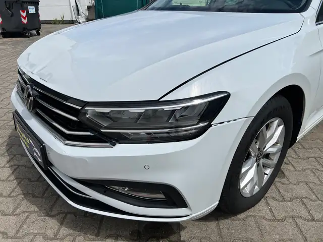 Volkswagen Passat view 2