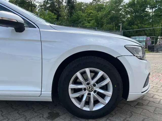 Volkswagen Passat view 7
