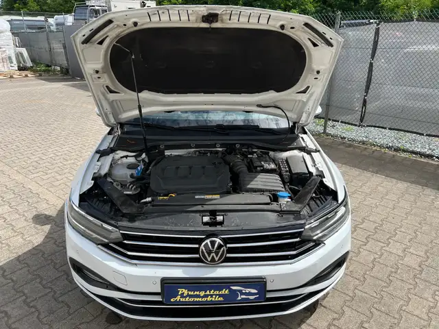 Volkswagen Passat view 9