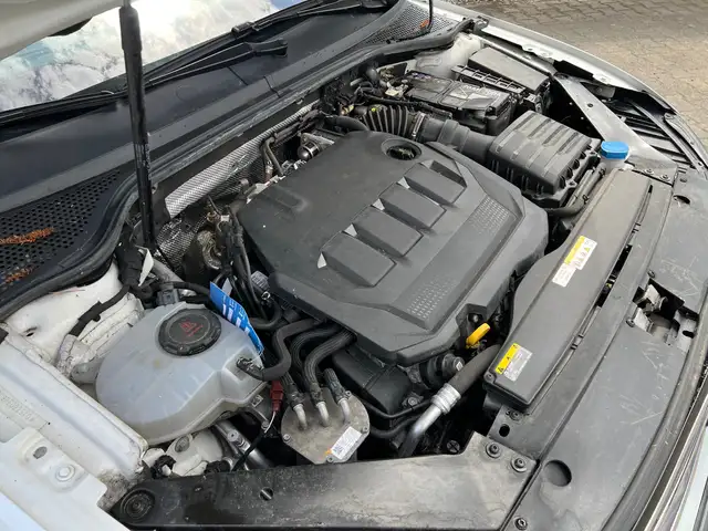 Volkswagen Passat view 11