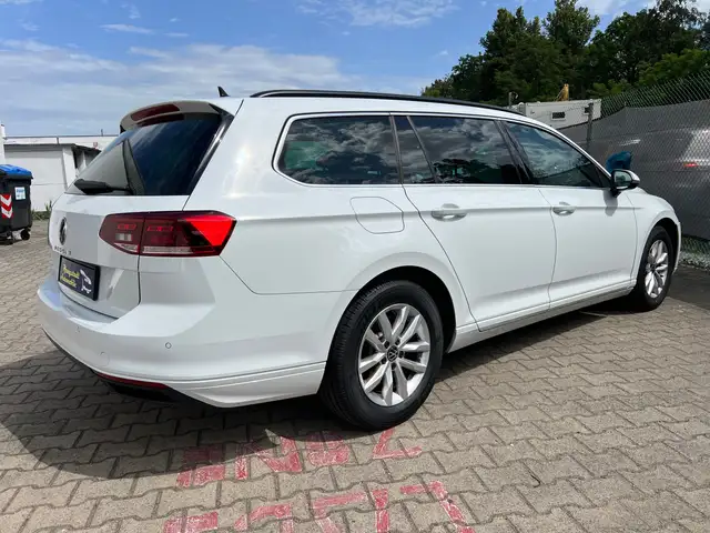 Volkswagen Passat view 12