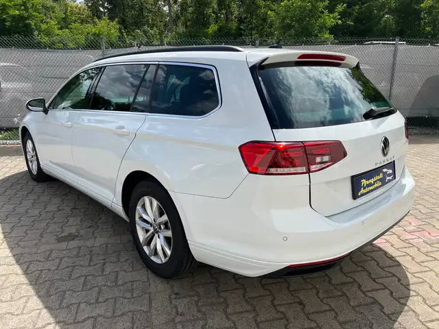Volkswagen Passat view 14