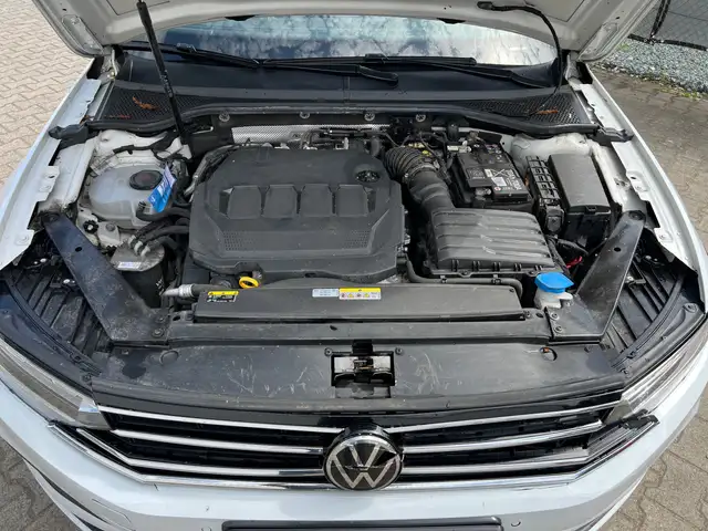 Volkswagen Passat view 10