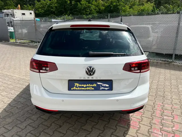 Volkswagen Passat view 13
