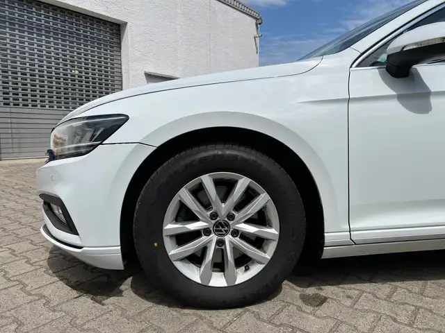 Volkswagen Passat view 8