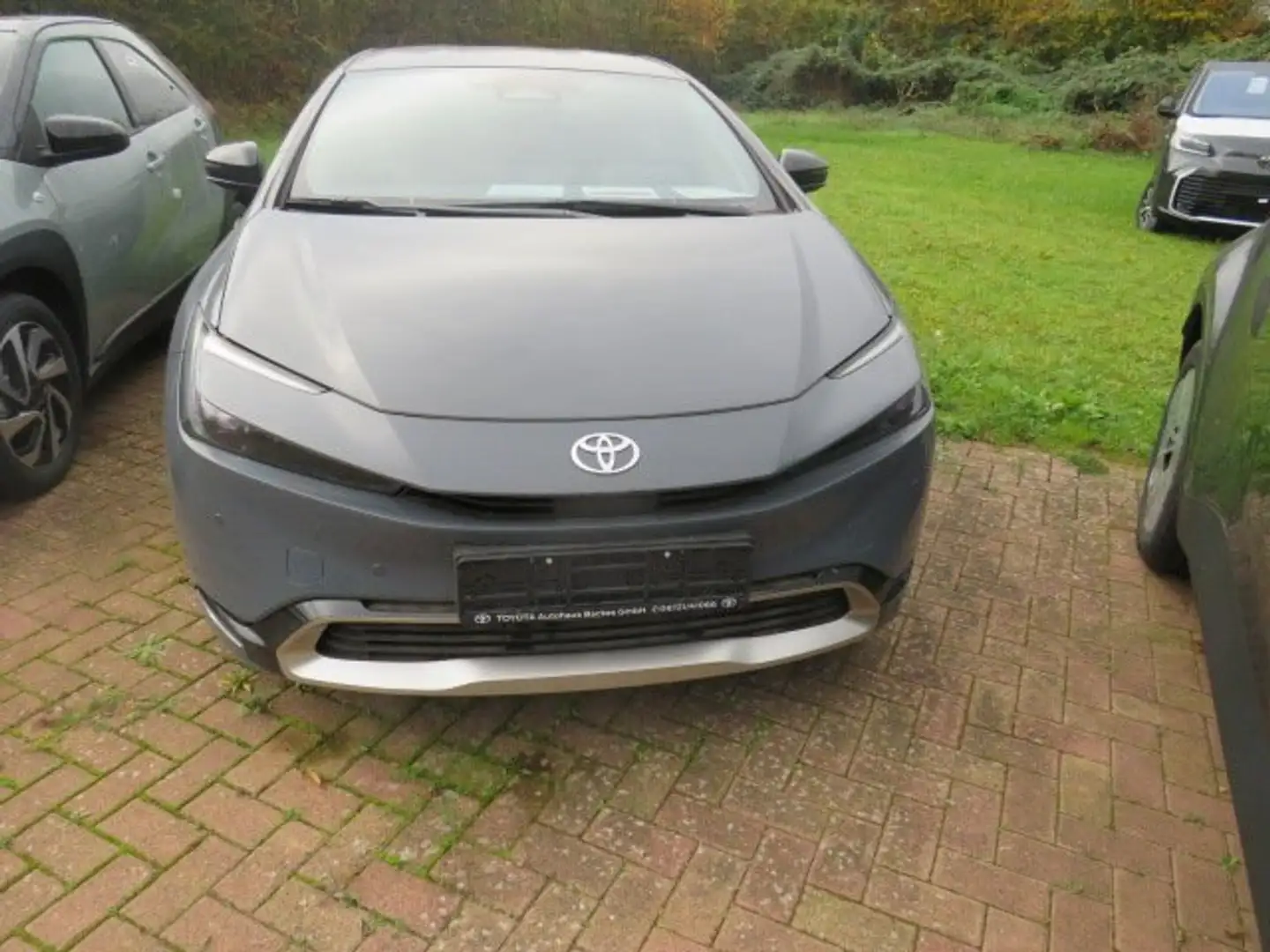 Toyota Prius Plug-in Hybrid Executive Grau - 2