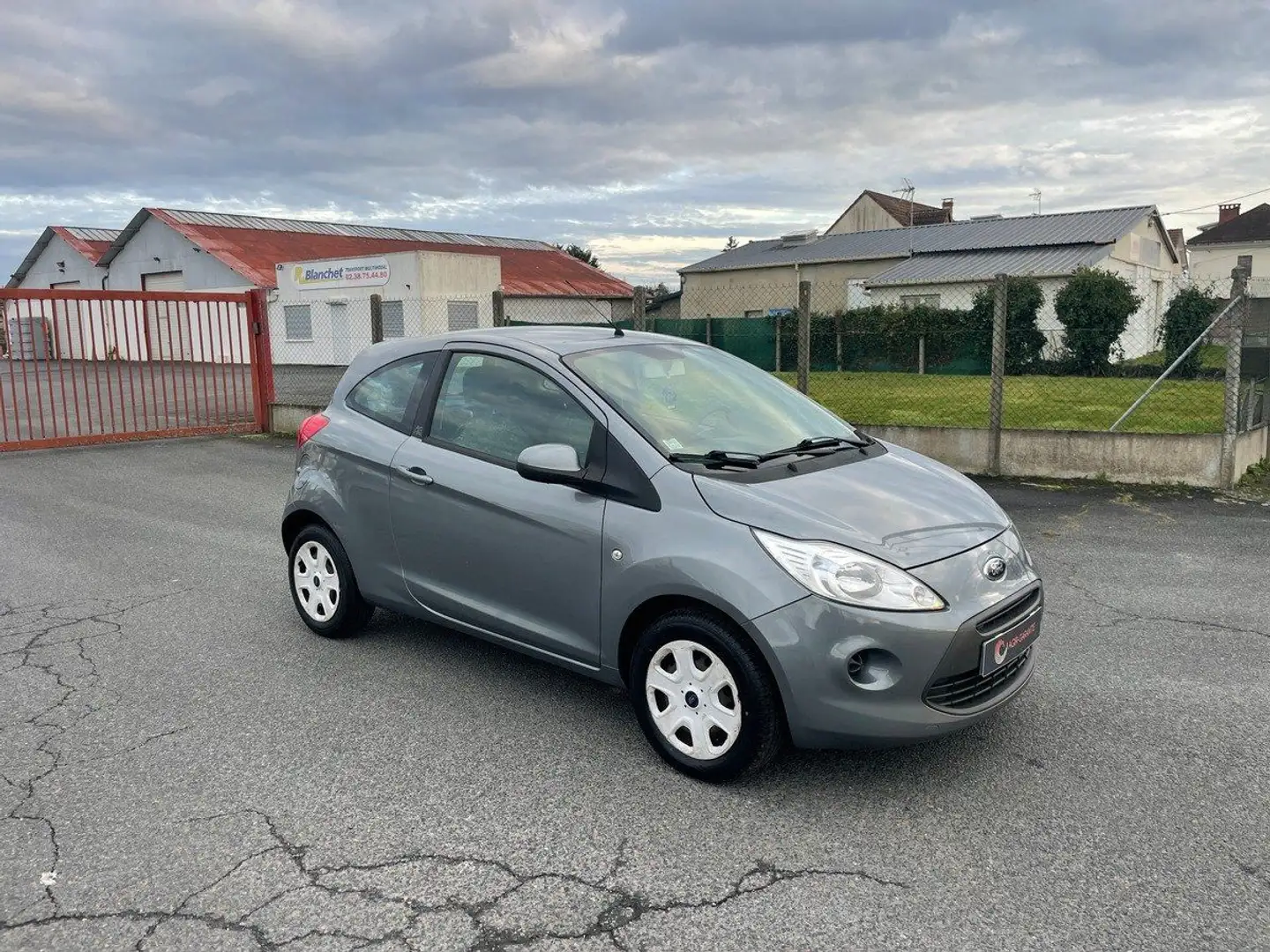 Ford Ka/Ka+ 1.2 70 cv garantie 24 mois Gris - 2