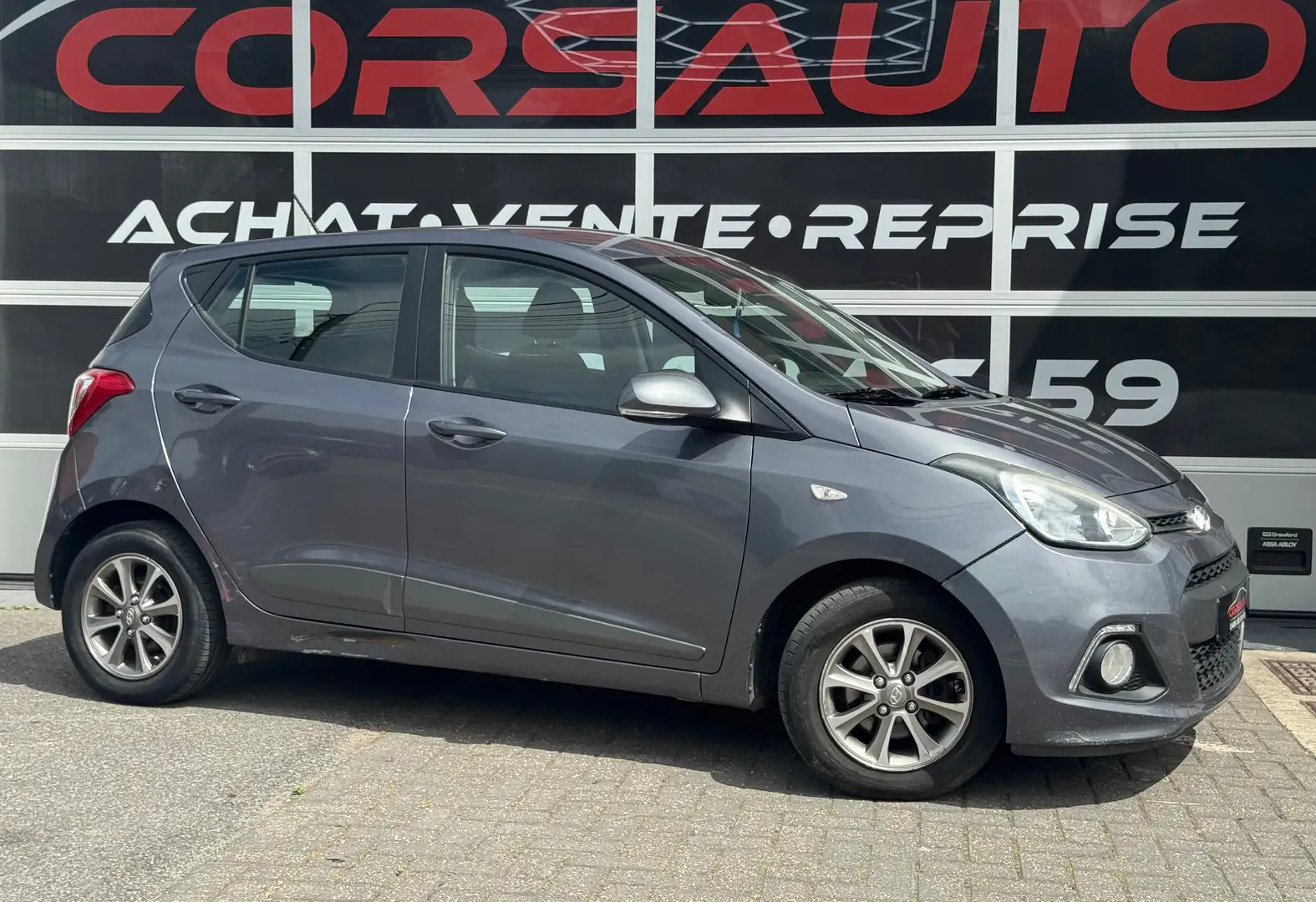 Hyundai i10 i10 1.0i CLIM CRUISE JA DETECT VLT MULT Grijs - 2