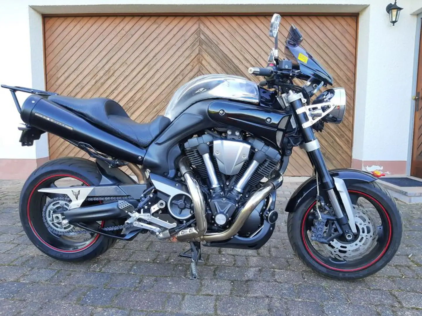 Yamaha MT-01 Negro - 1