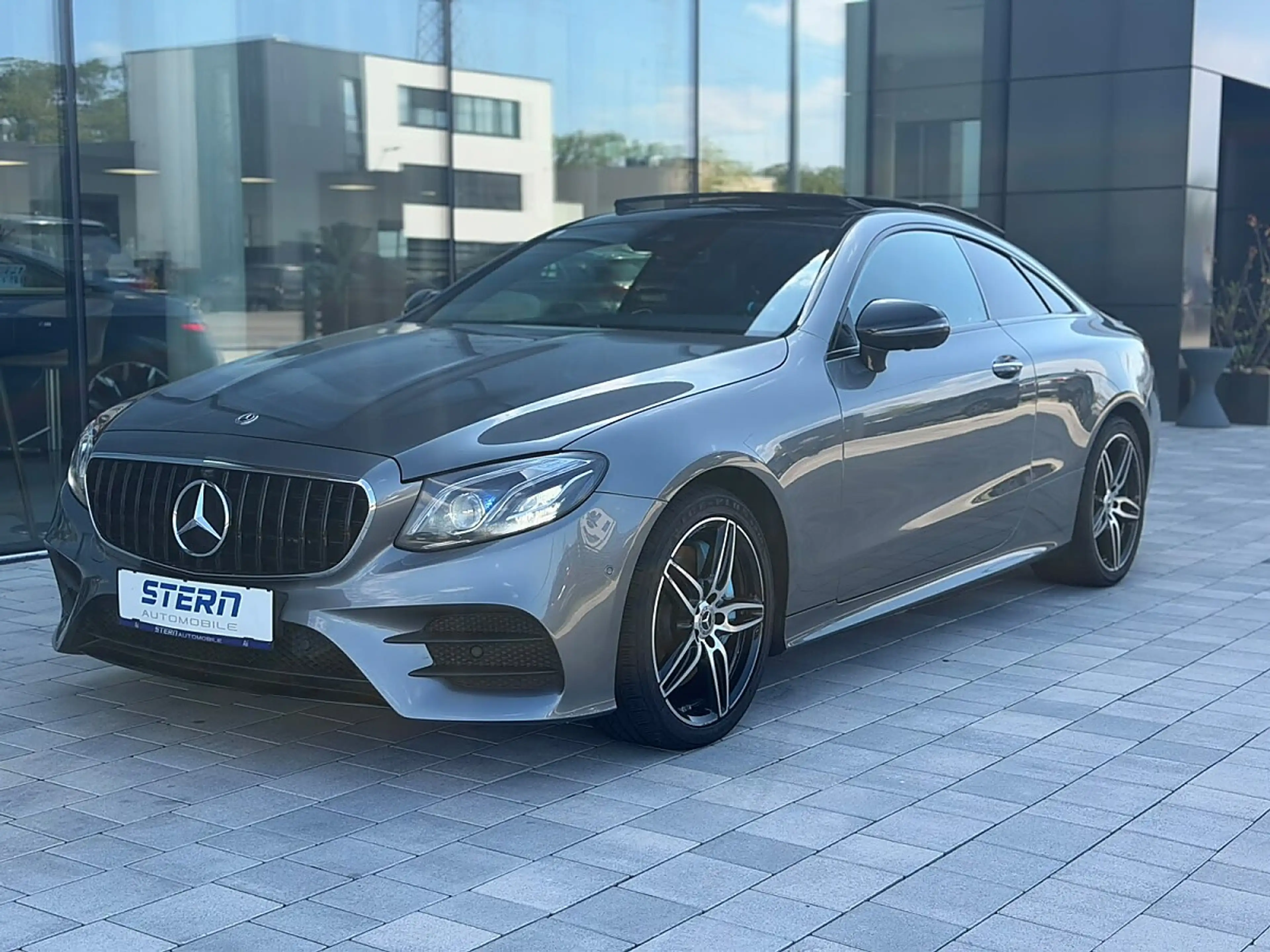 Mercedes-Benz E 350 Coupé Aut. AMG Line *STERNENHIMMELDACH* PANO* 360