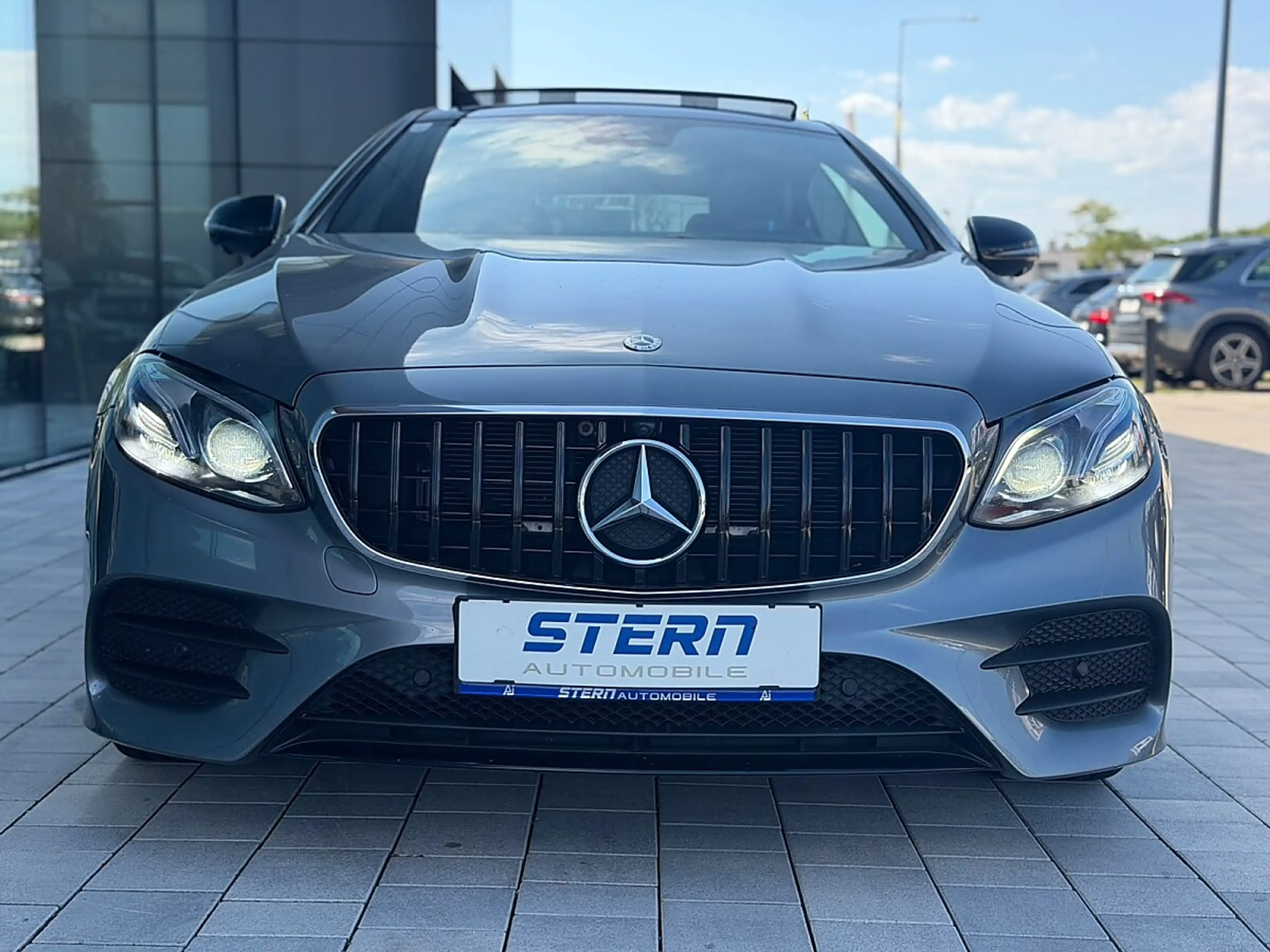 Mercedes-Benz E 350 Coupé Aut. AMG Line *STERNENHIMMELDACH* PANO* 360 — photo 11