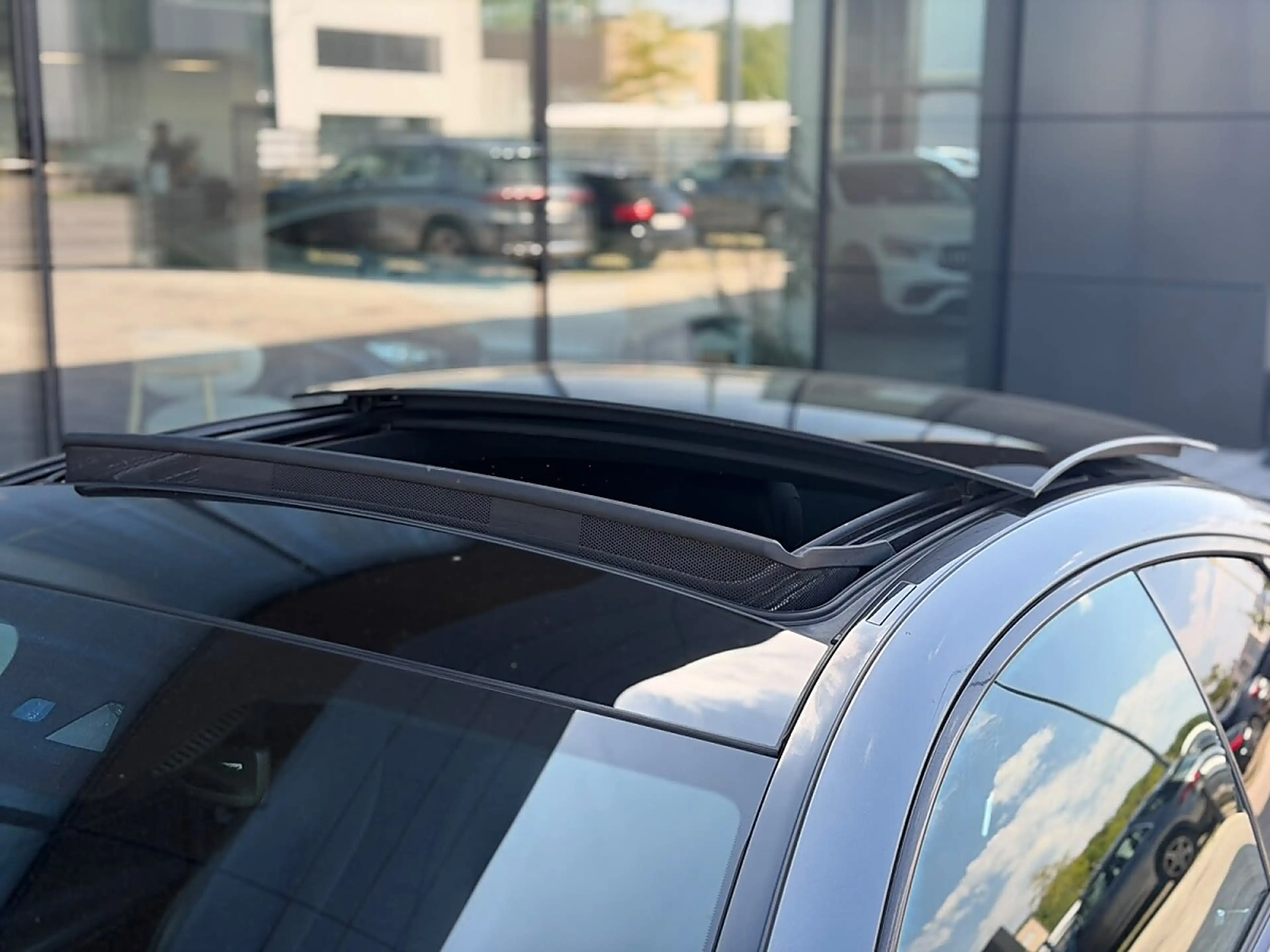 Mercedes-Benz E 350 Coupé Aut. AMG Line *STERNENHIMMELDACH* PANO* 360 — photo 12