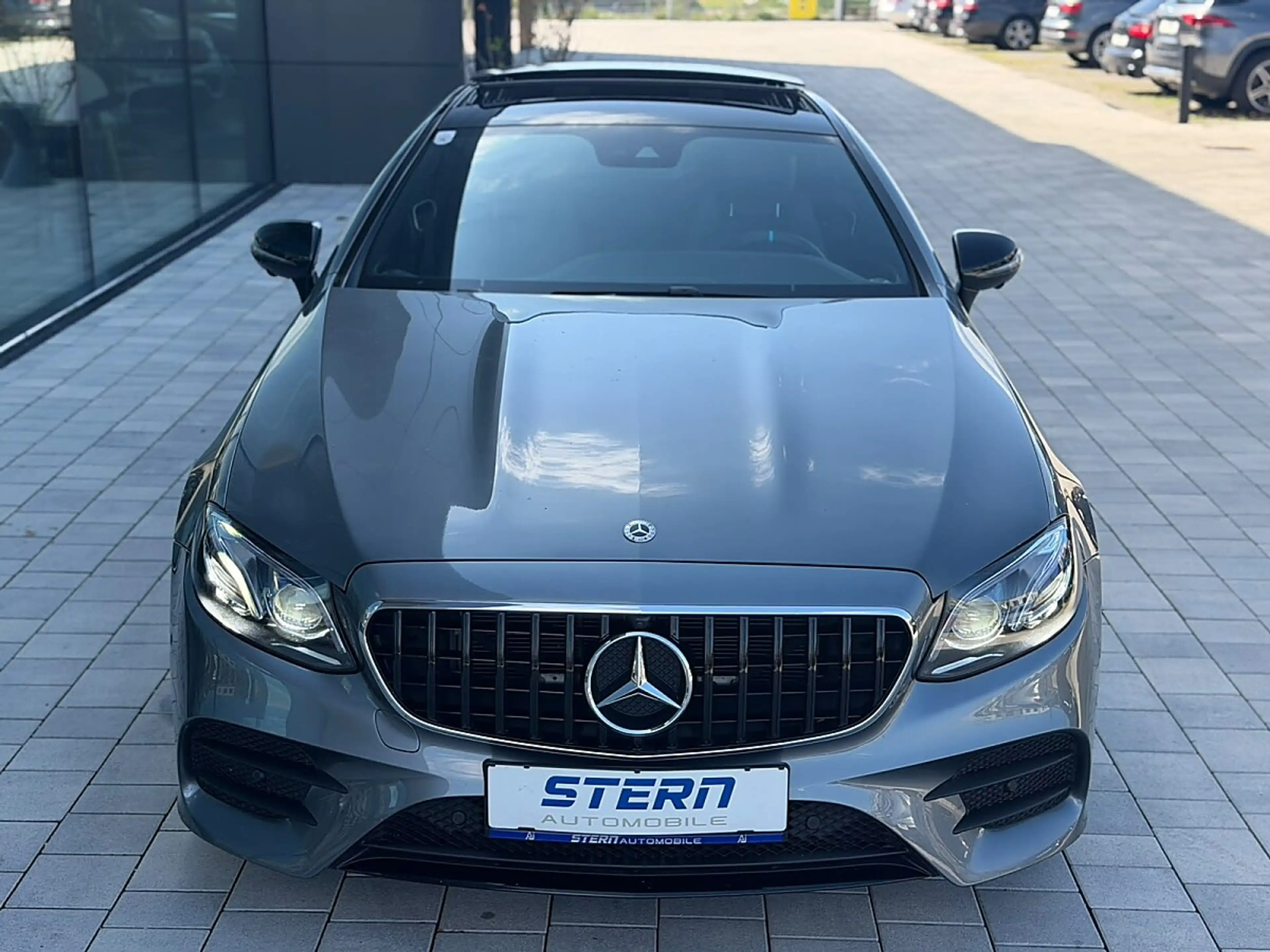 Mercedes-Benz E 350 Coupé Aut. AMG Line *STERNENHIMMELDACH* PANO* 360 — photo 10