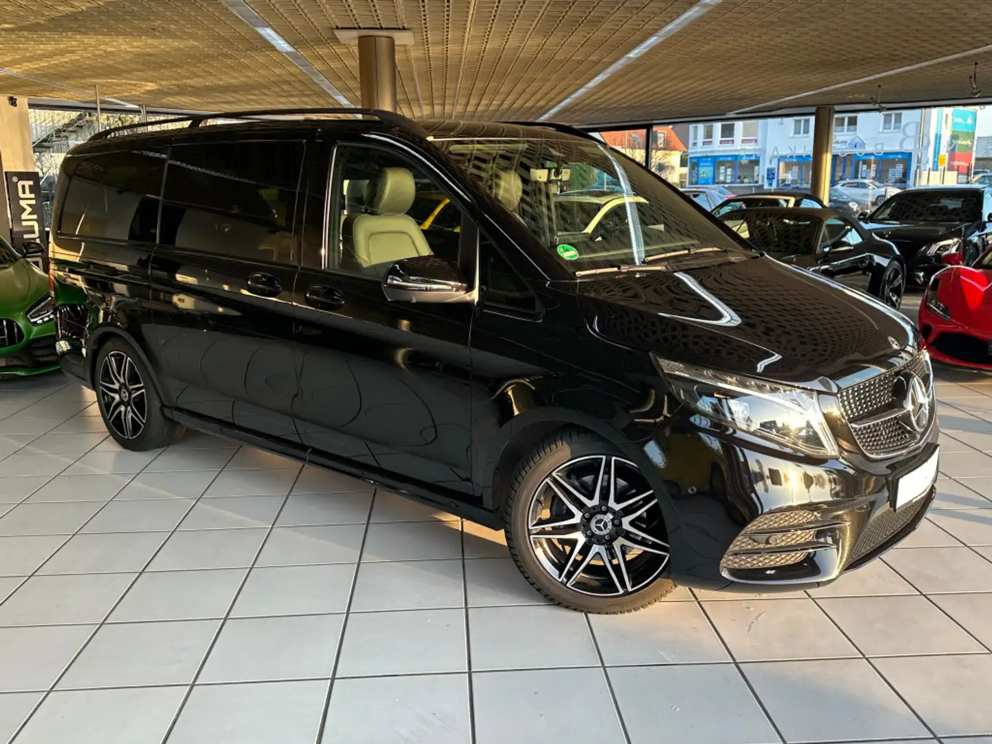 Mercedes-Benz V 300 d AMG JS-GARANTIE VOLL LANG PANO BURM 360° Noir - 2